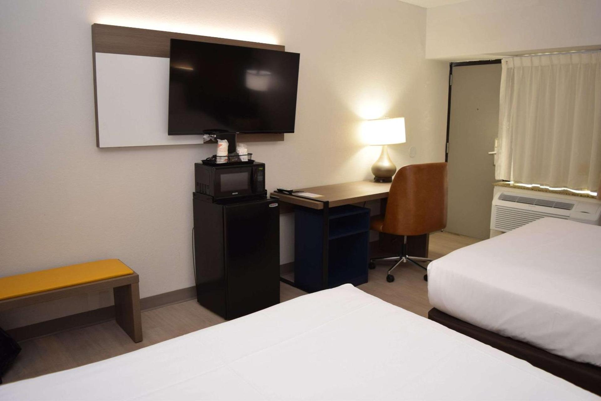 Comfort Inn & Suites Syracuse-Carrier Circle photo 25