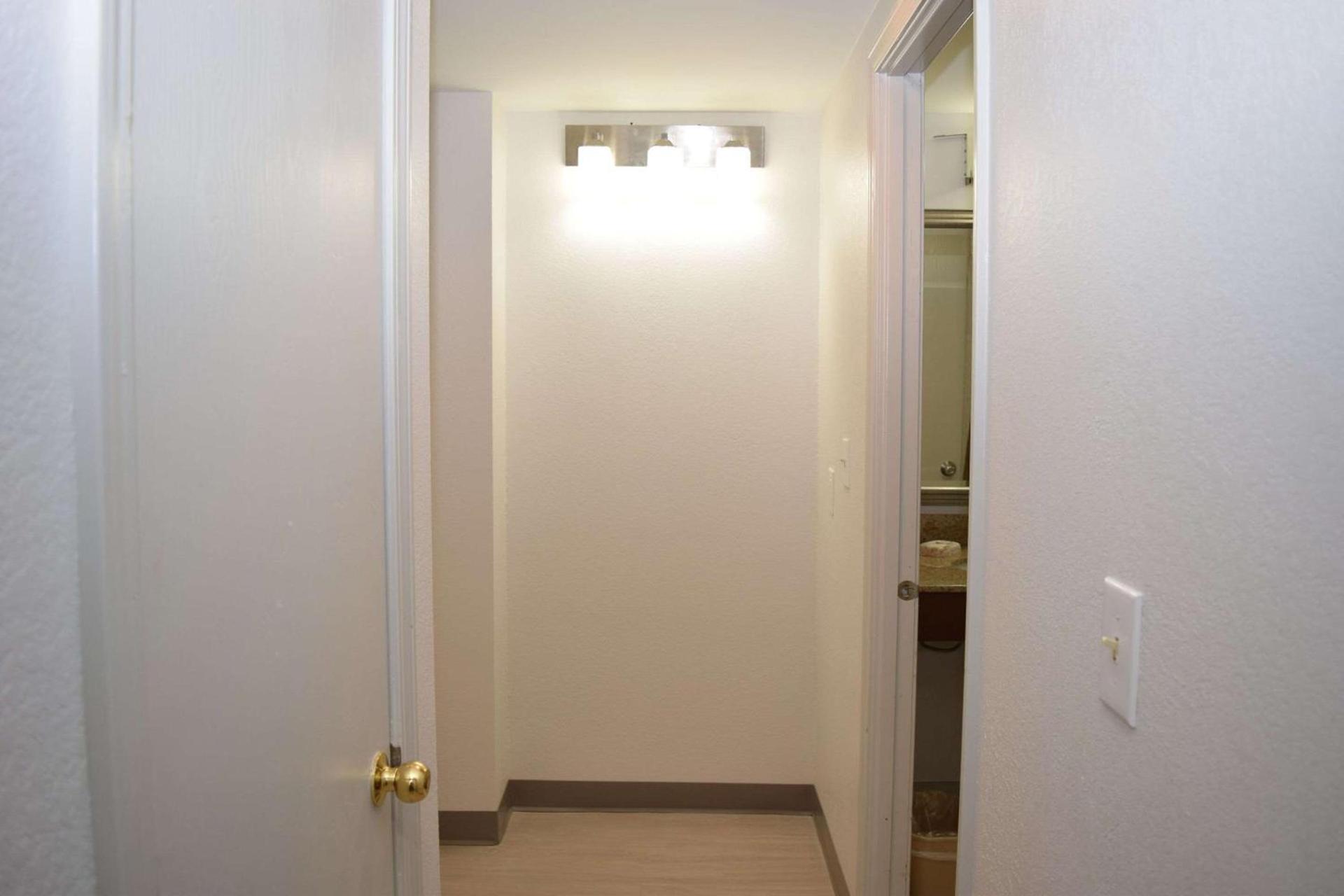 Comfort Inn & Suites Syracuse-Carrier Circle photo 29