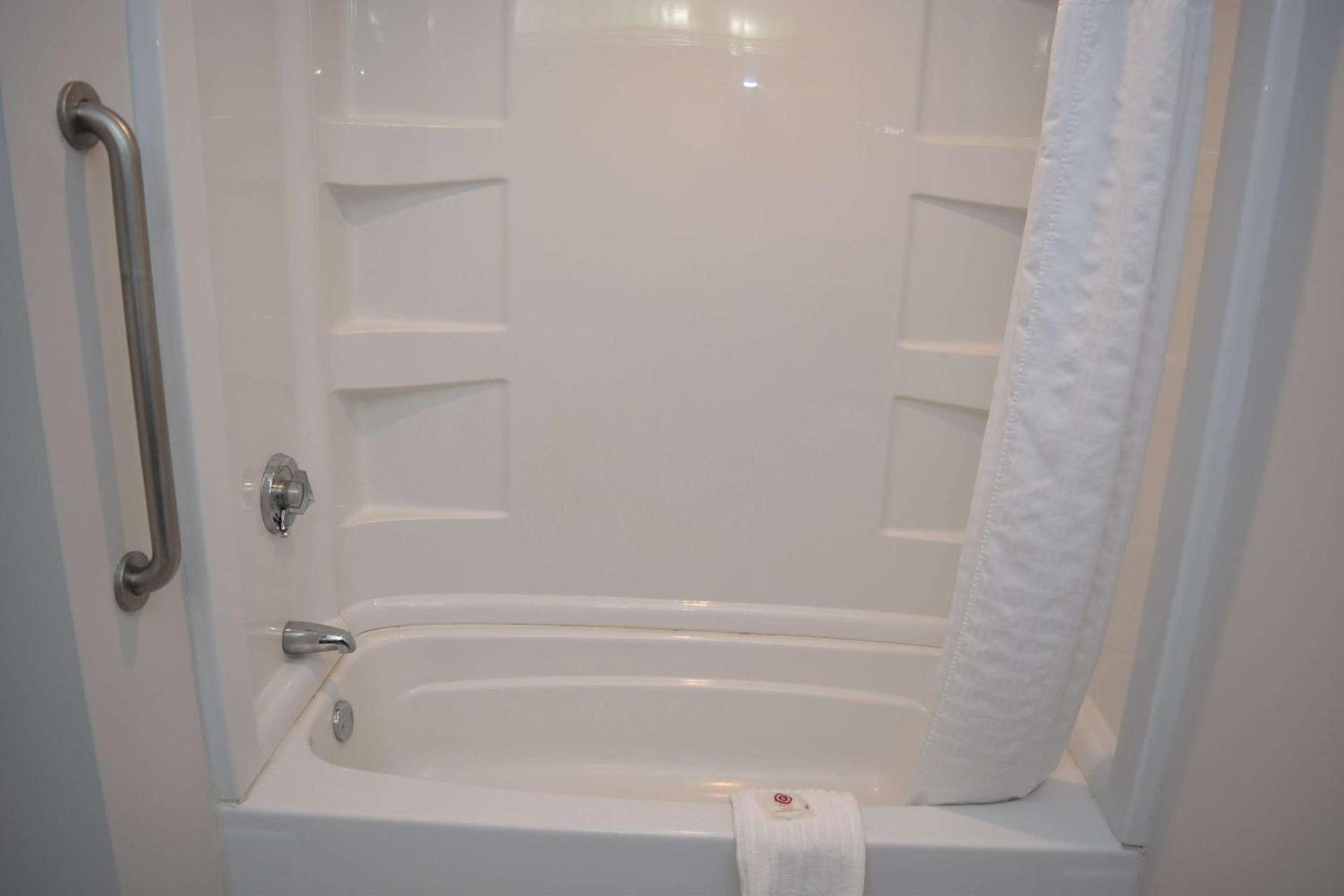 Comfort Inn & Suites Syracuse-Carrier Circle photo 31