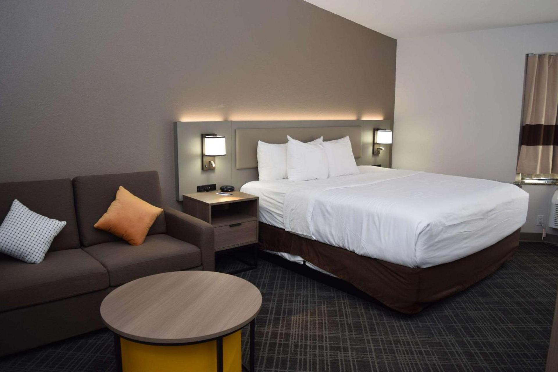 Comfort Inn & Suites Syracuse-Carrier Circle photo 35