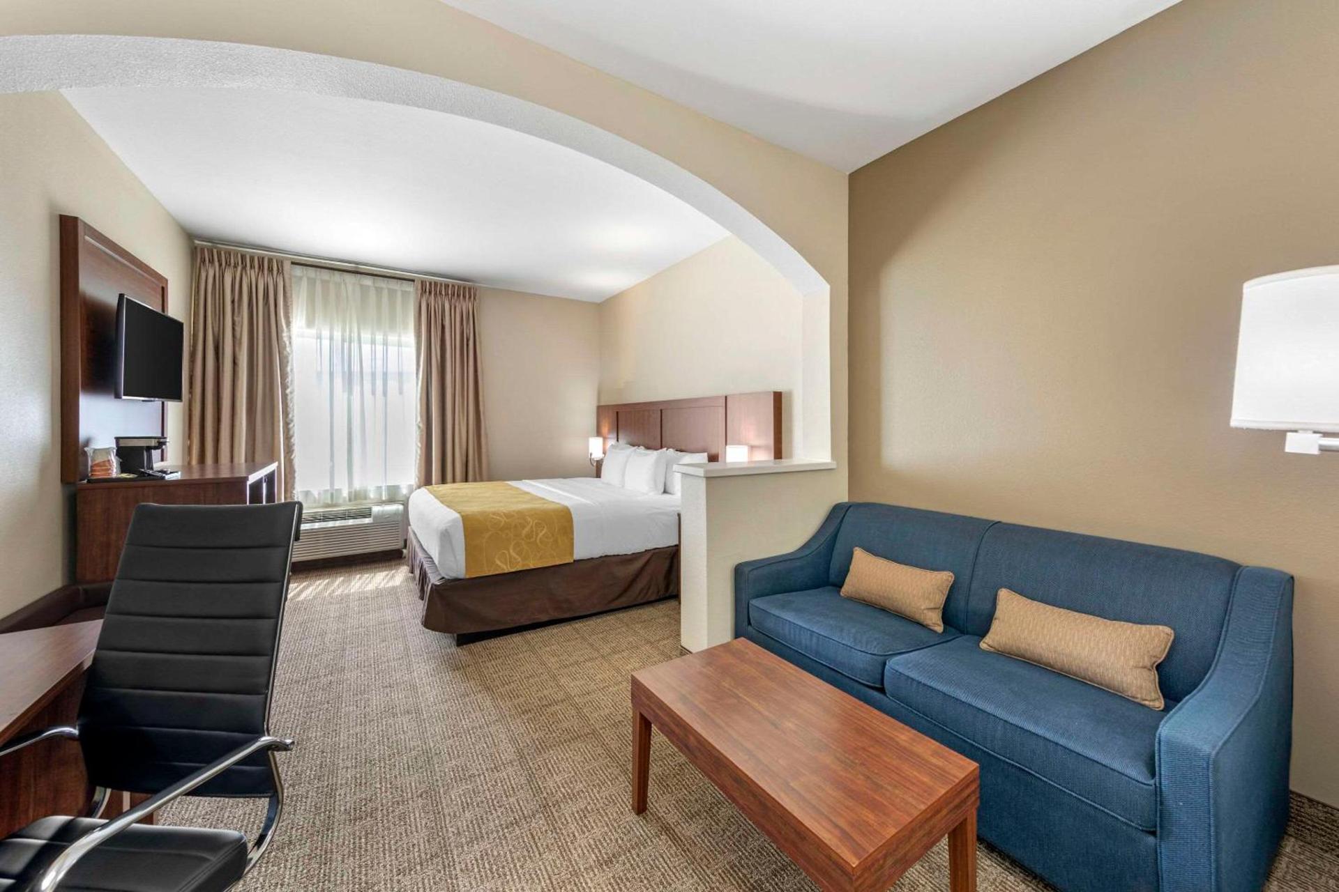 Comfort Suites Tulare Sequoia Gateway photo 56