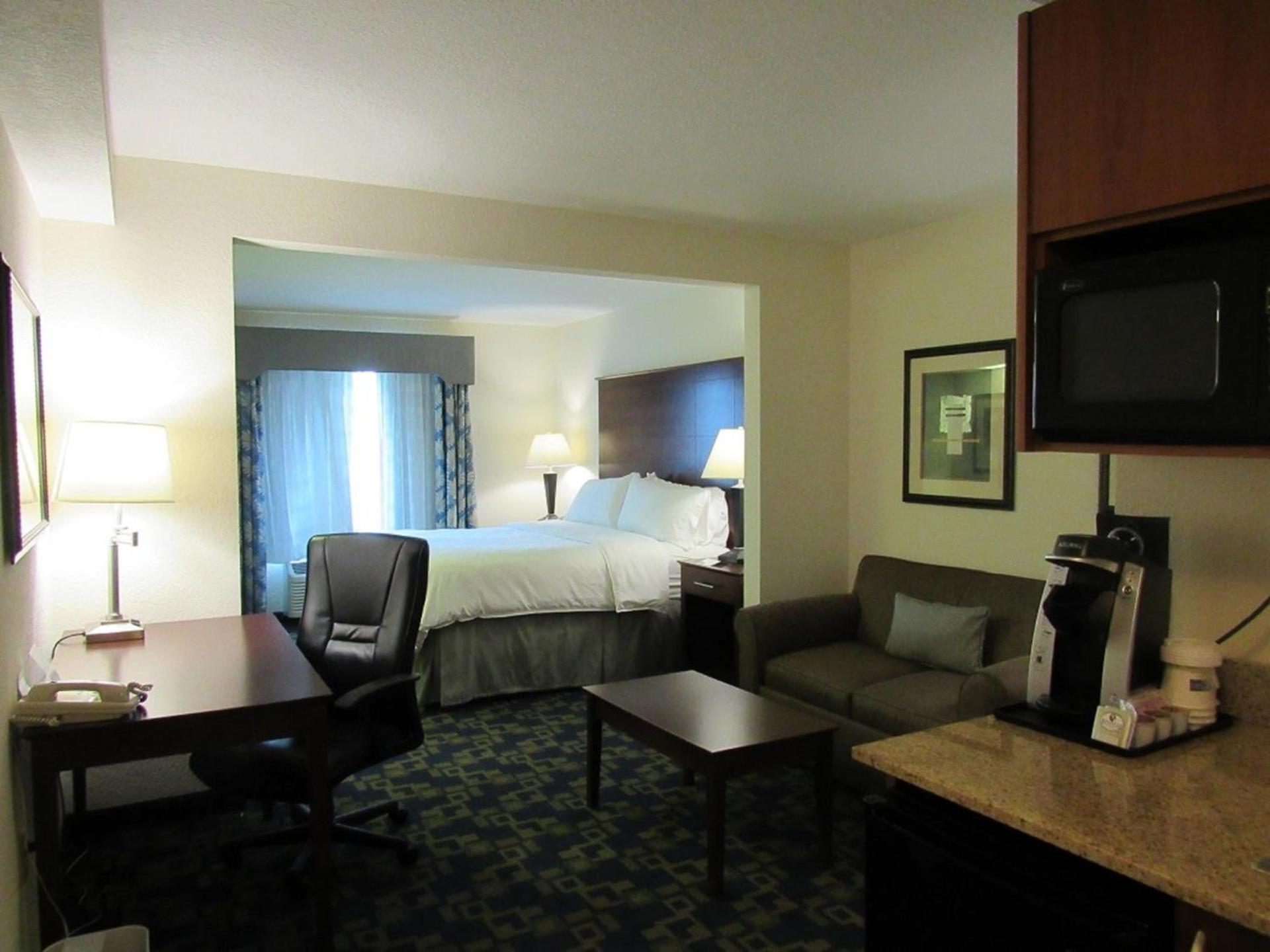 Holiday Inn Express & Suites Pembroke Pines-Sheridan St by IHG photo 35