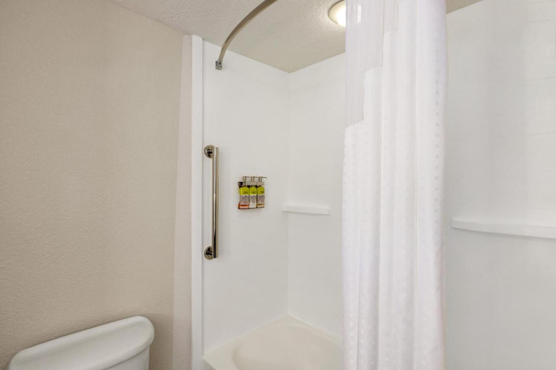 Holiday Inn Express & Suites Pembroke Pines-Sheridan St by IHG photo 45