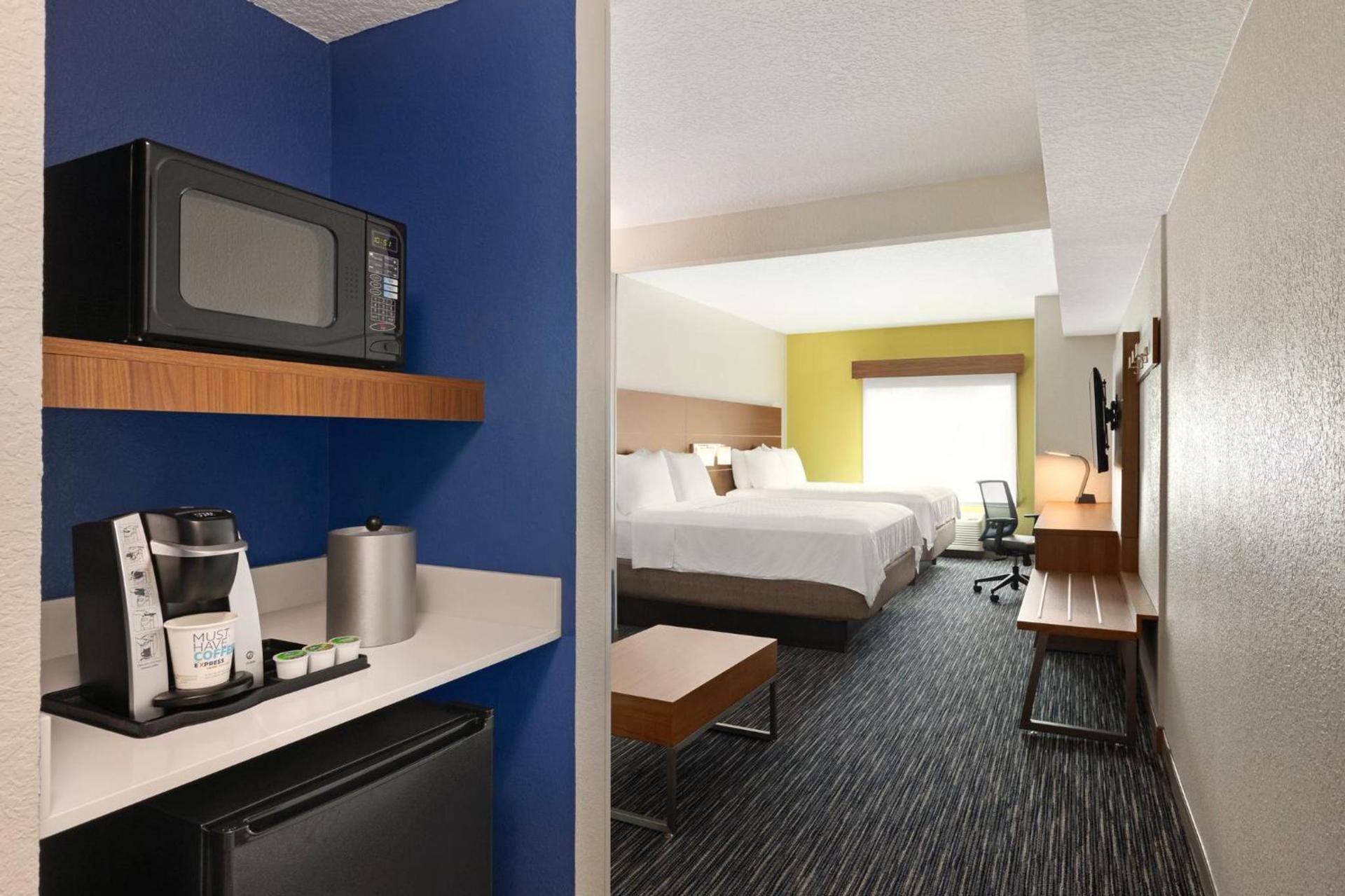 Holiday Inn Express & Suites Pembroke Pines-Sheridan St by IHG photo 62