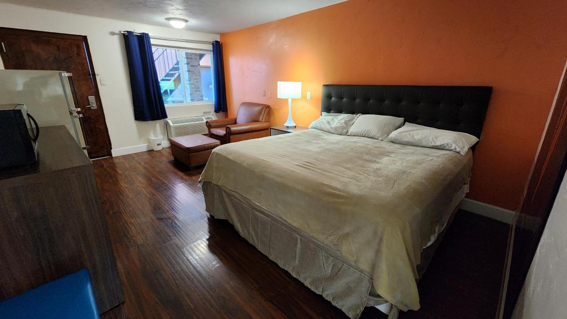 B&J HOTEL AND APARTMENTS photo 38