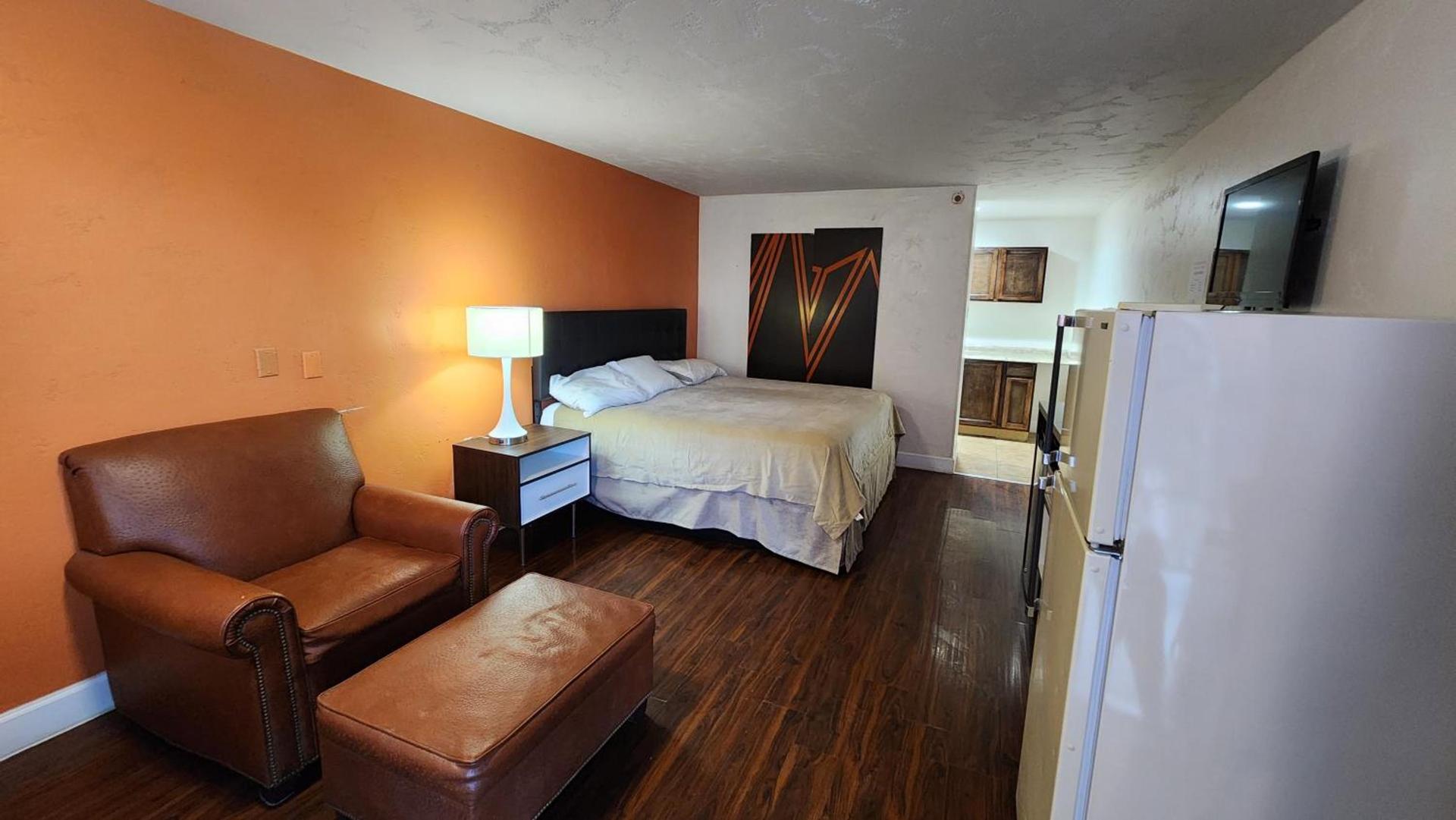B&J HOTEL AND APARTMENTS photo 41