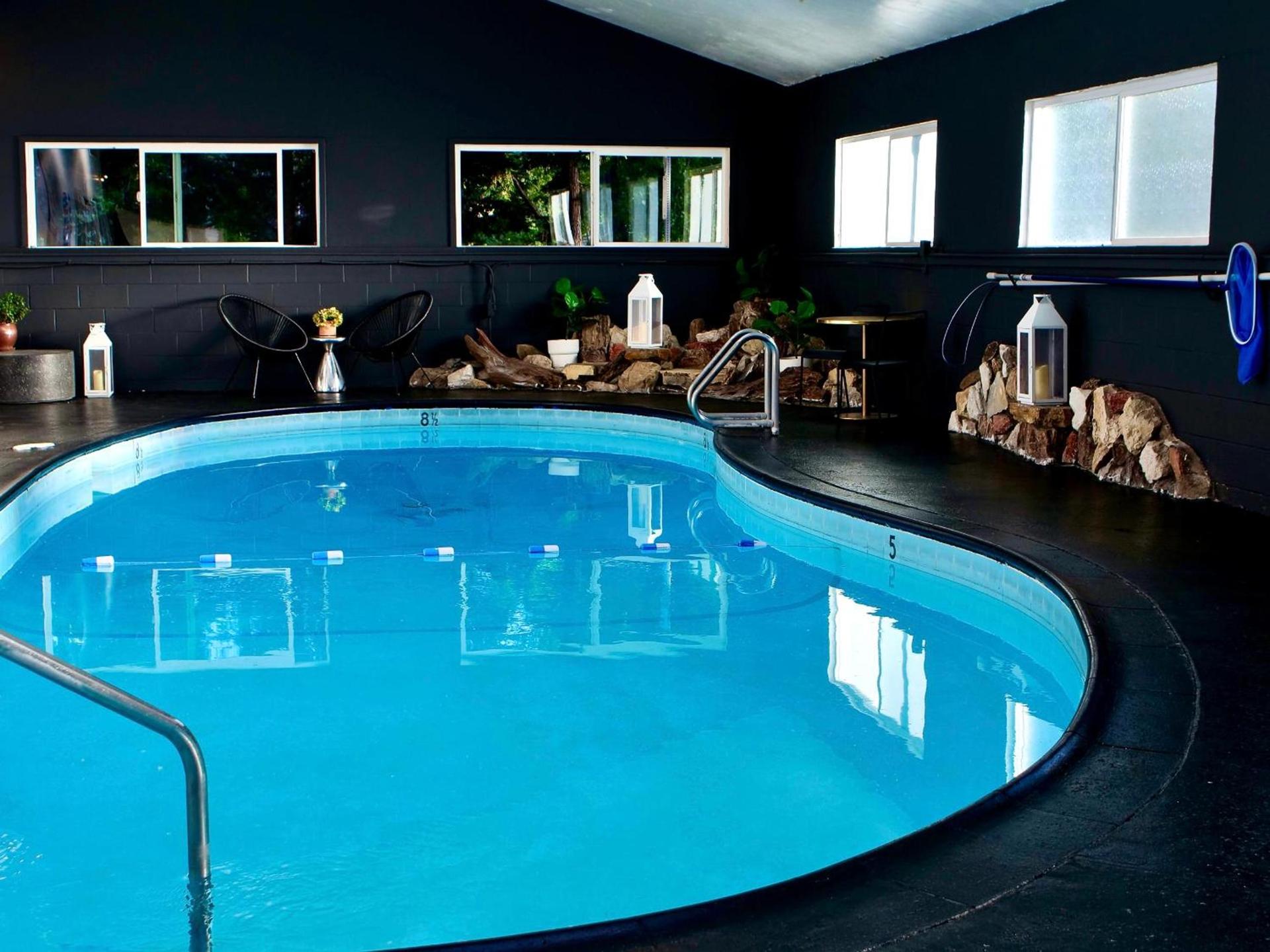 Sierra Blue Hotel & Swim Club photo 2