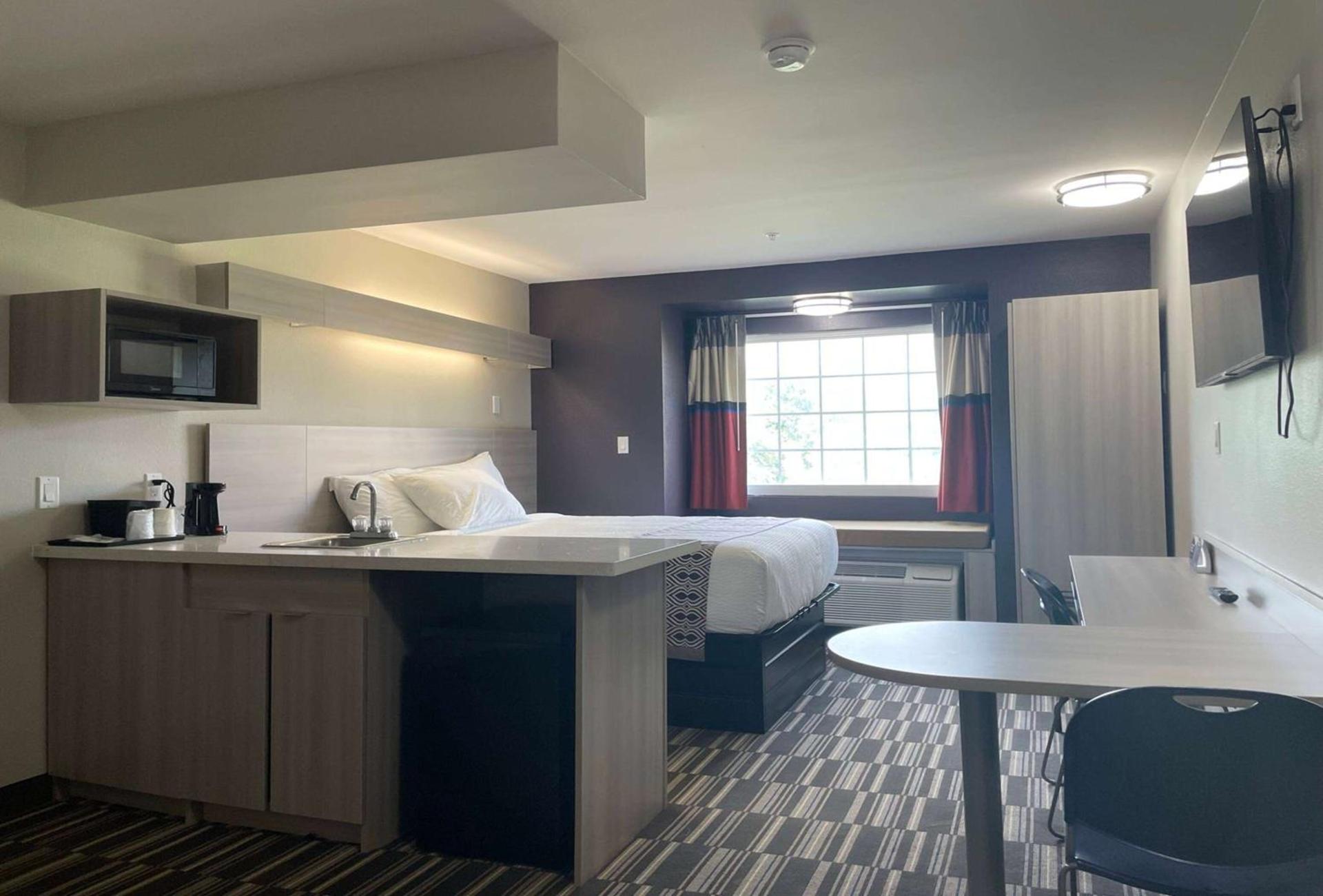 Microtel Inn & Suites by Wyndham Bossier City photo 24