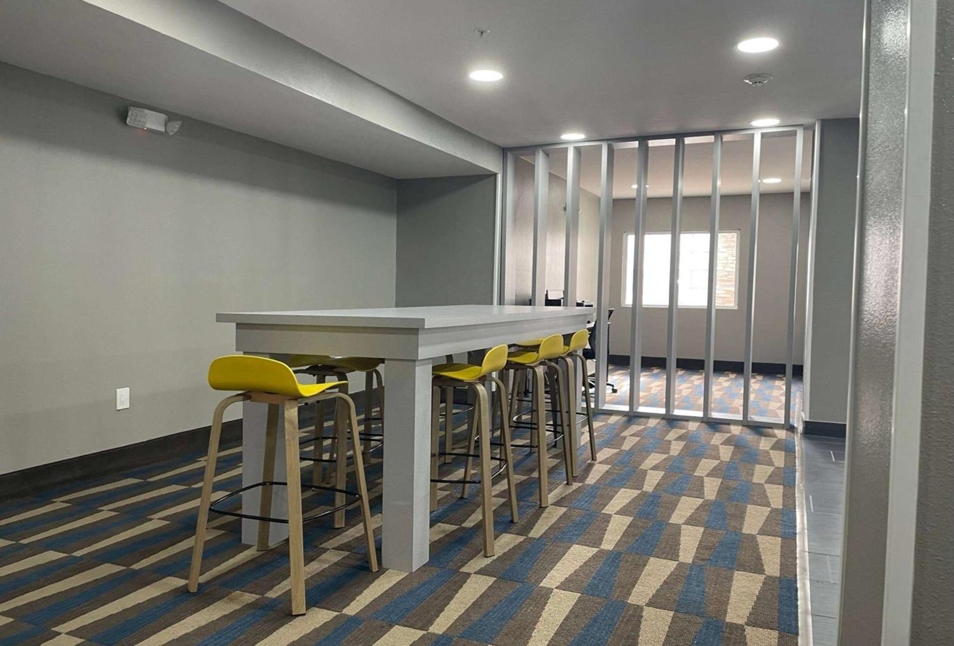 Microtel Inn & Suites by Wyndham Bossier City photo 56