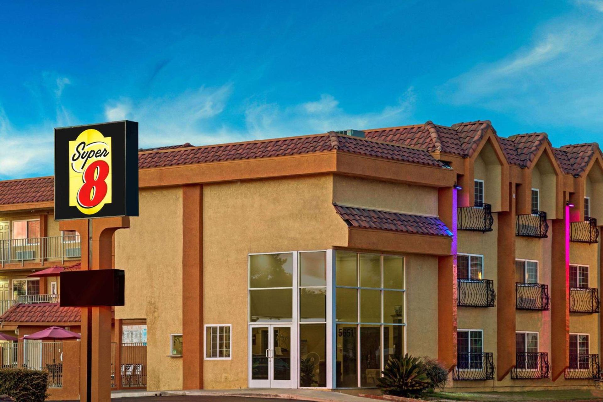Super 8 by Wyndham Cypress Buena Park Area photo 2