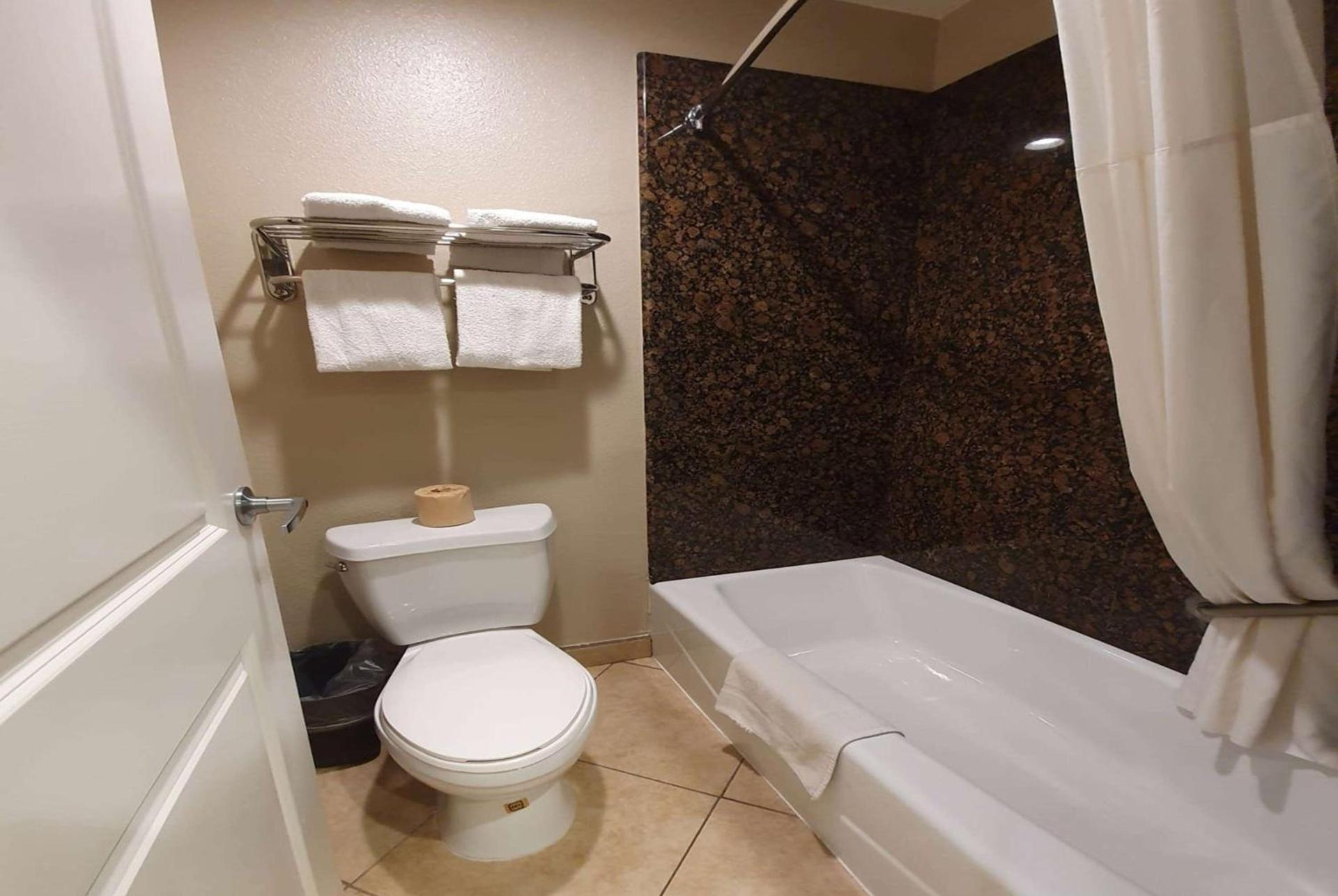 Super 8 by Wyndham Cypress Buena Park Area photo 22