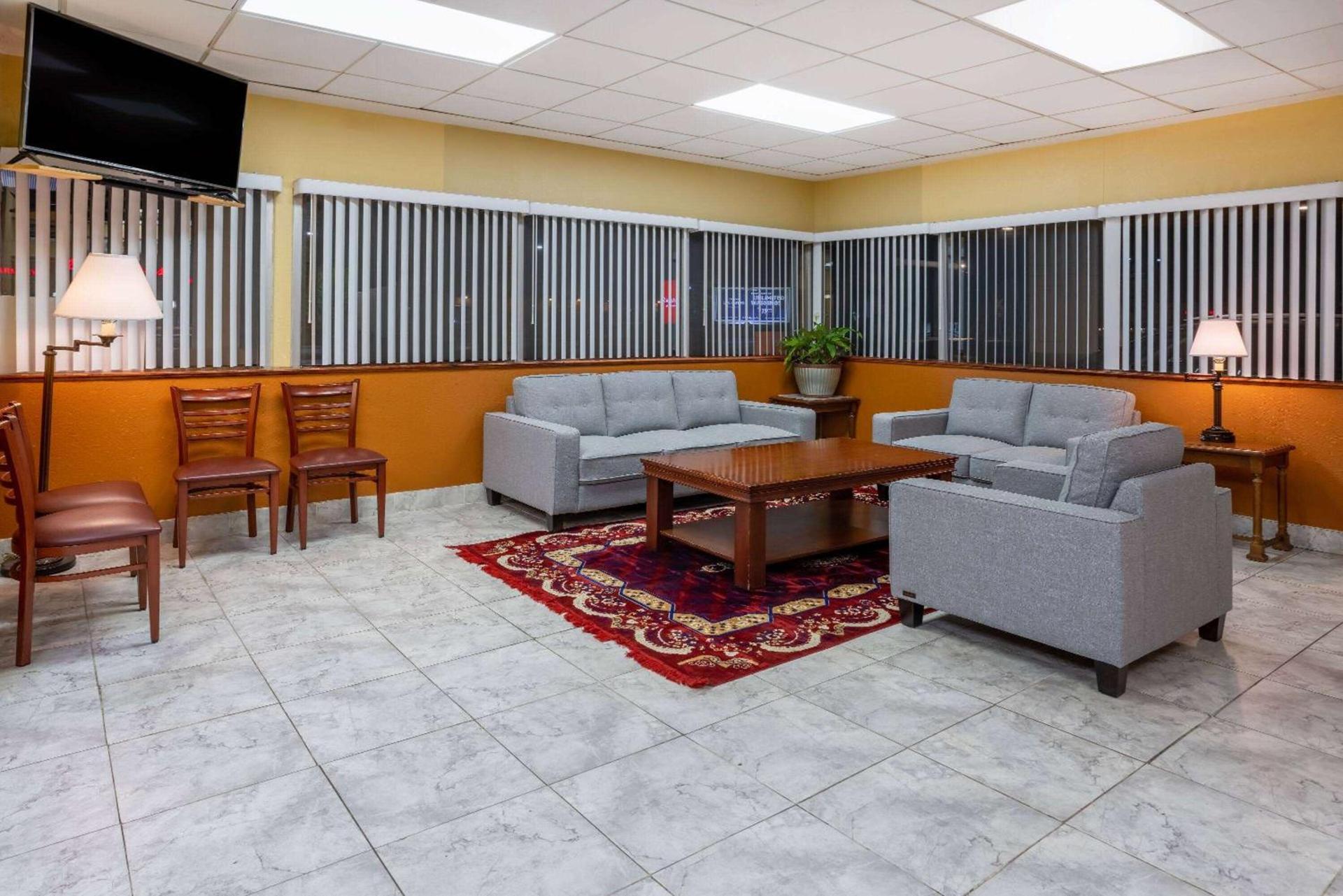 Ramada by Wyndham Rome - Verona photo 4