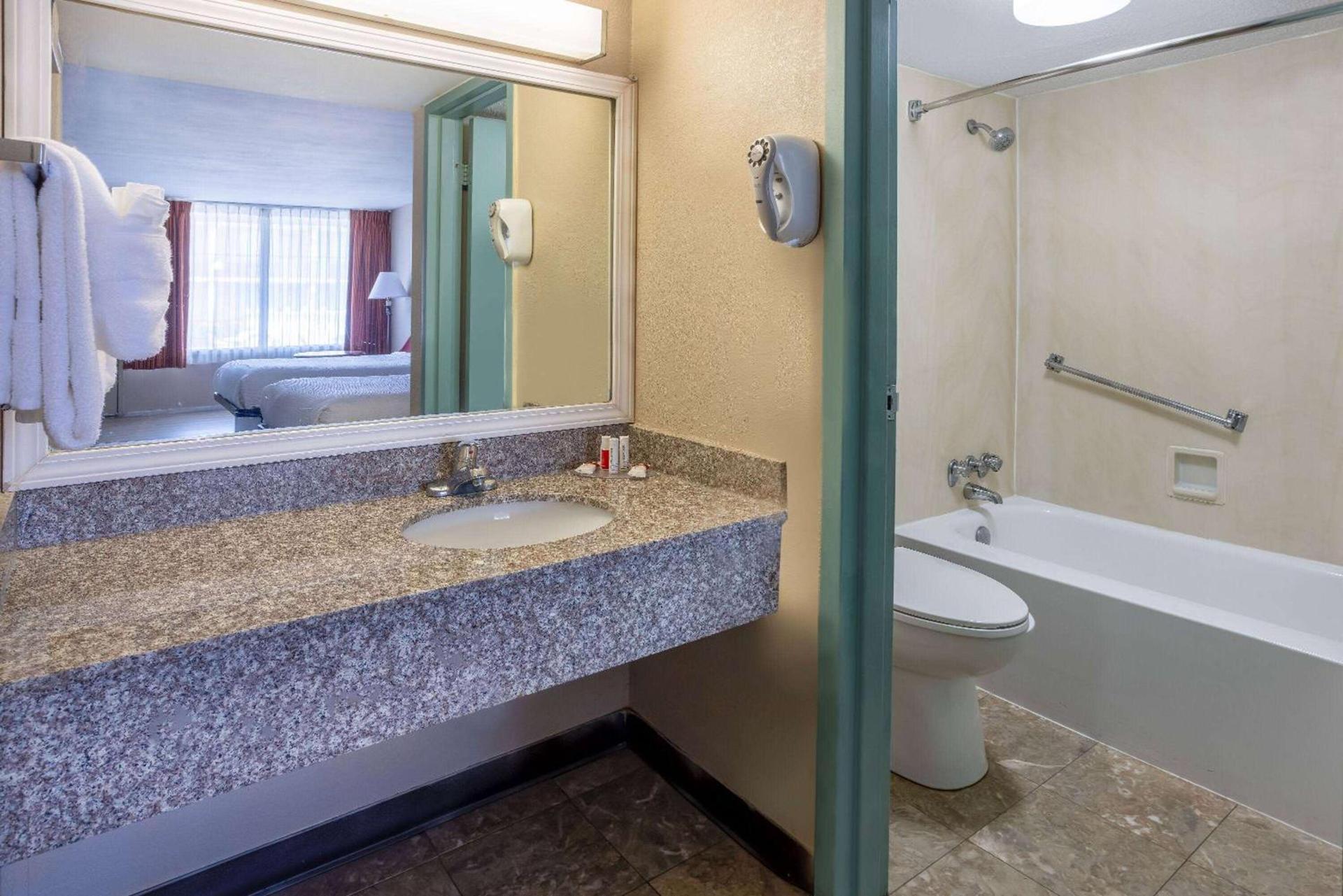 Ramada by Wyndham Rome - Verona photo 25