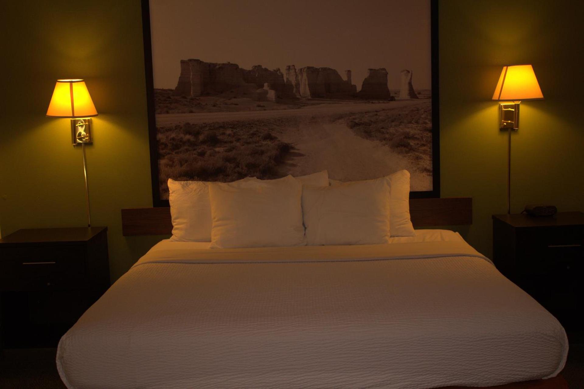 Super 8 by Wyndham Colby photo 33