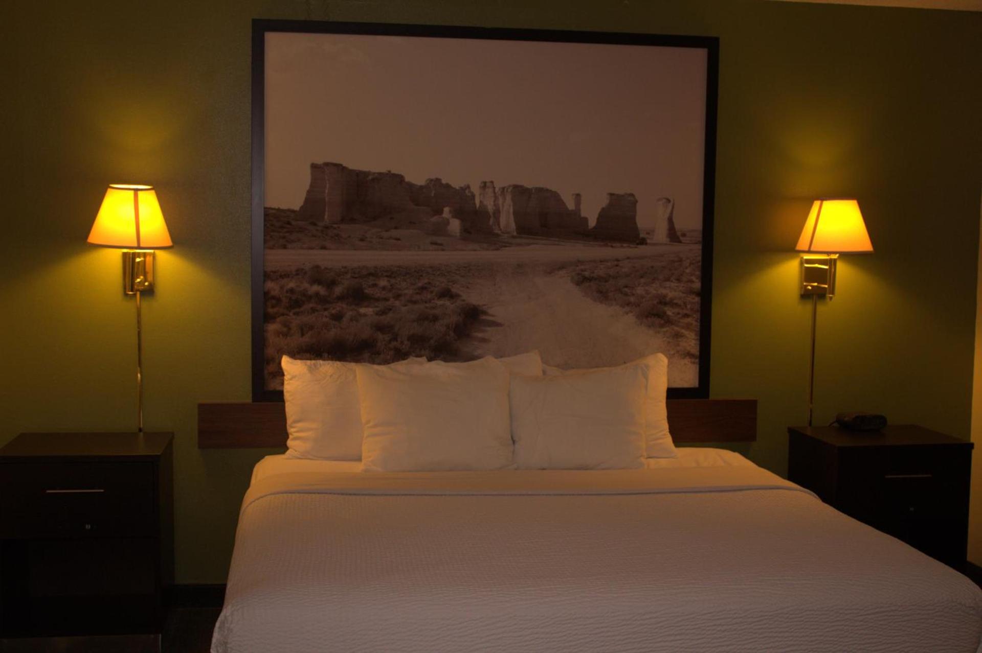 Super 8 by Wyndham Colby photo 35