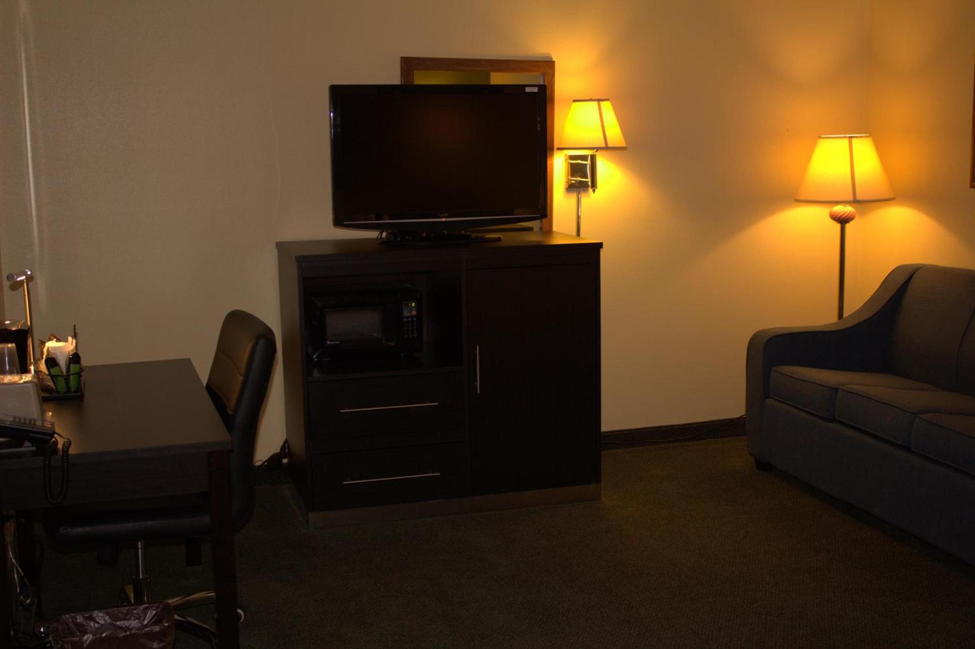 Super 8 by Wyndham Colby photo 39