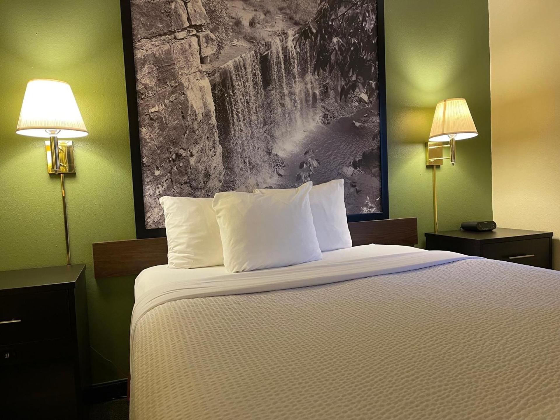 Super 8 by Wyndham Colby photo 50