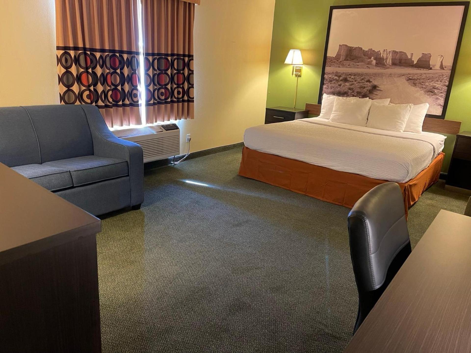 Super 8 by Wyndham Colby photo 65