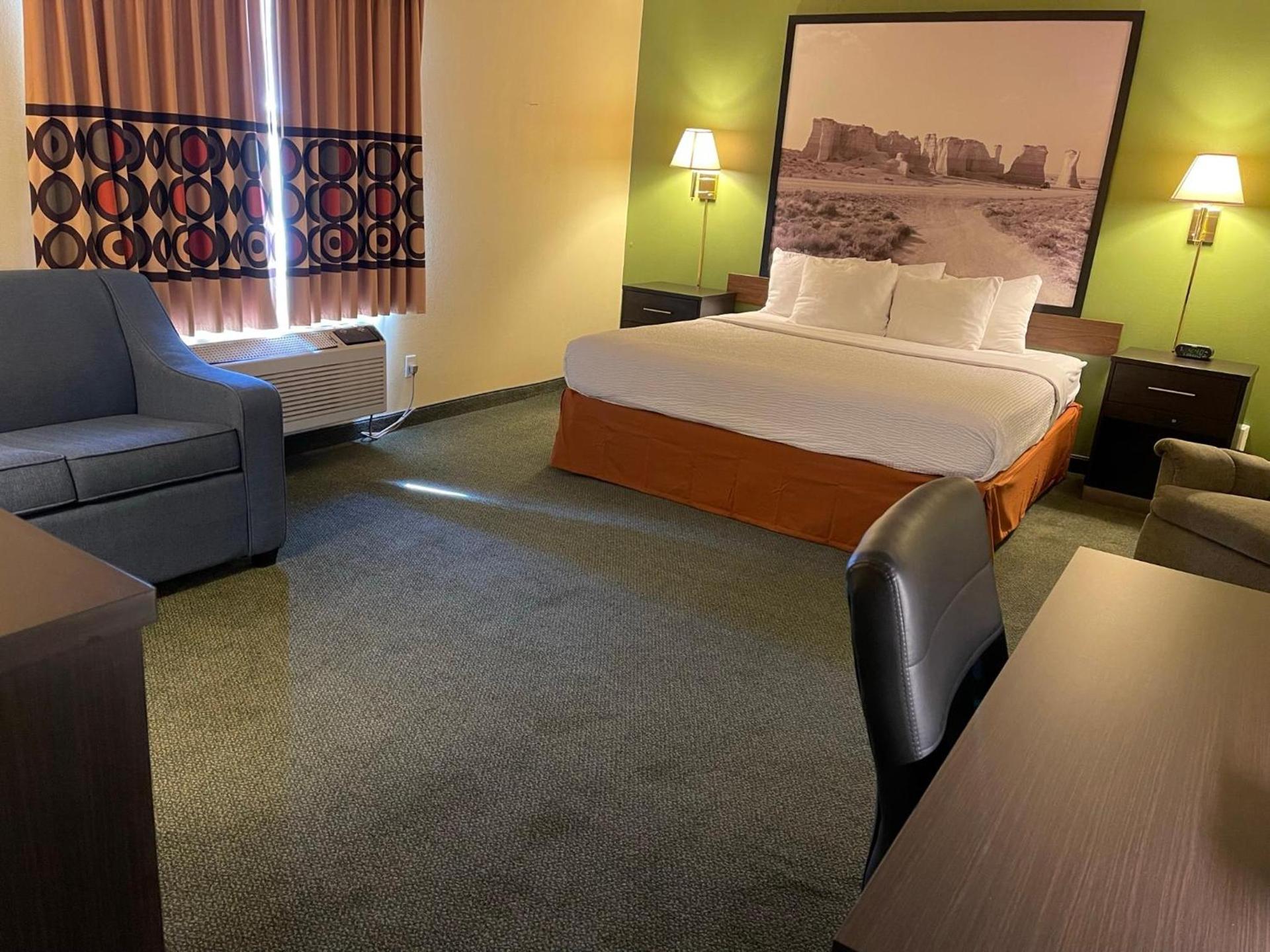 Super 8 by Wyndham Colby photo 66