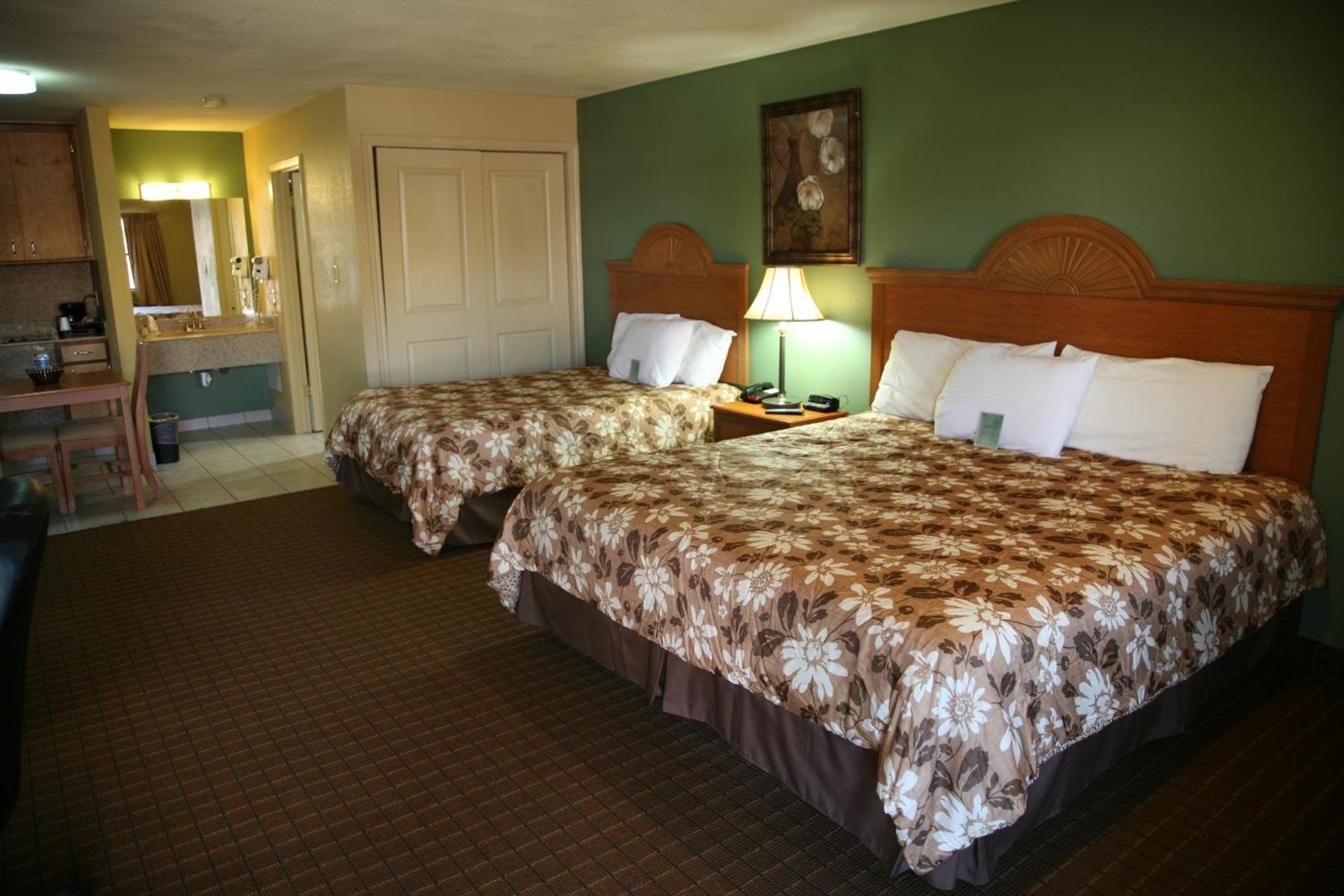 Coach Light Inn photo 2