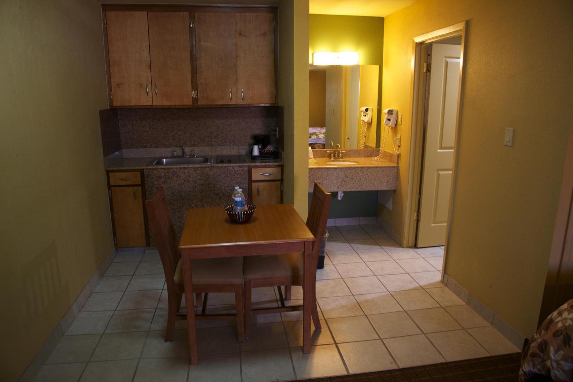 Coach Light Inn photo 7