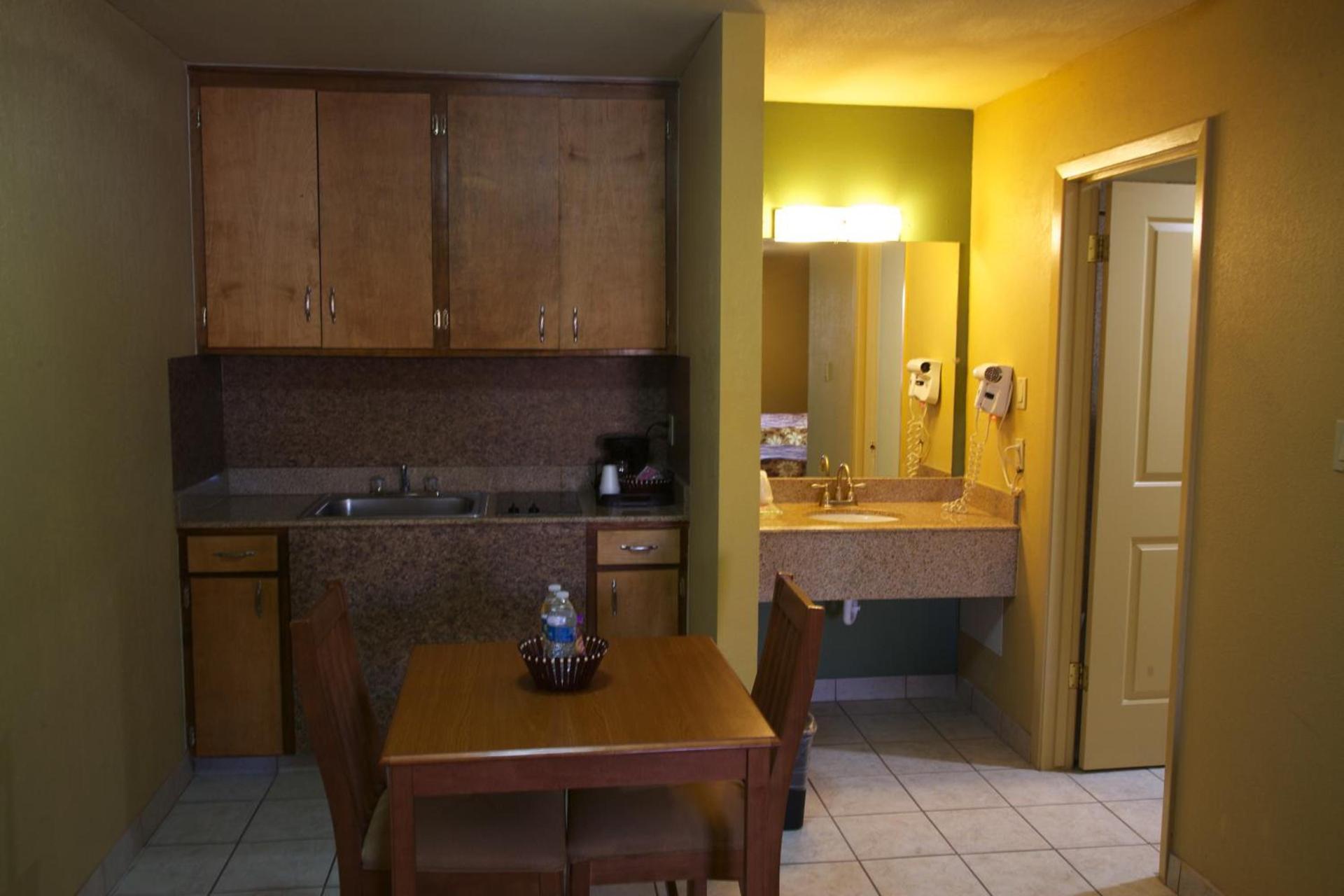 Coach Light Inn photo 8