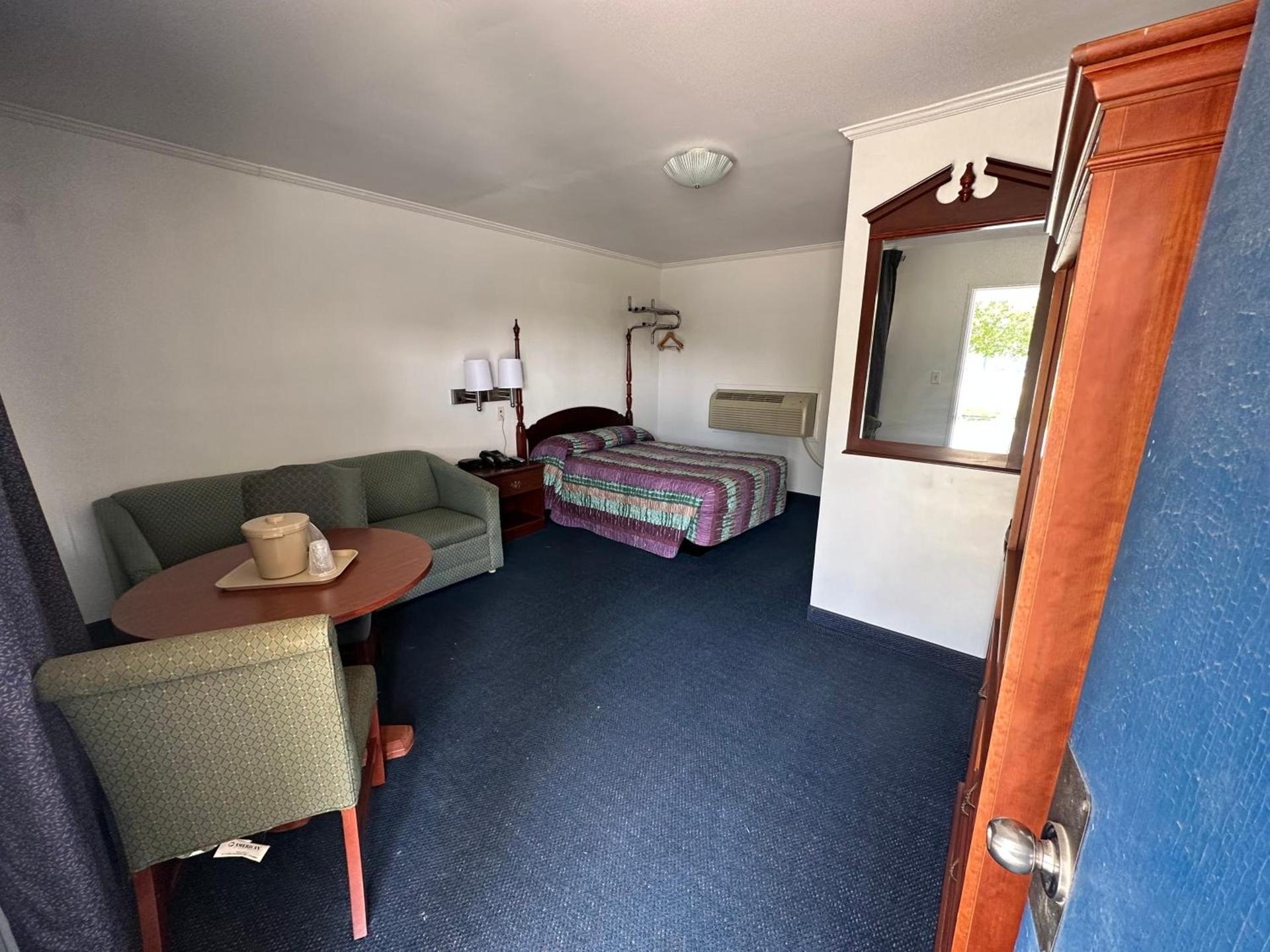 Four Oaks Lodging photo 29