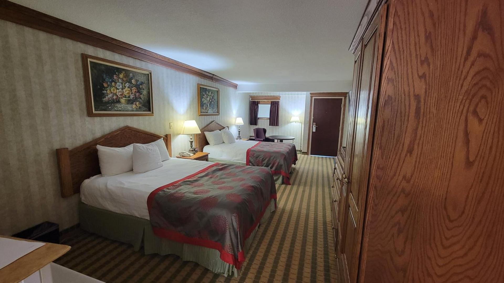 Ramada by Wyndham Saginaw Hotel & Suites photo 20