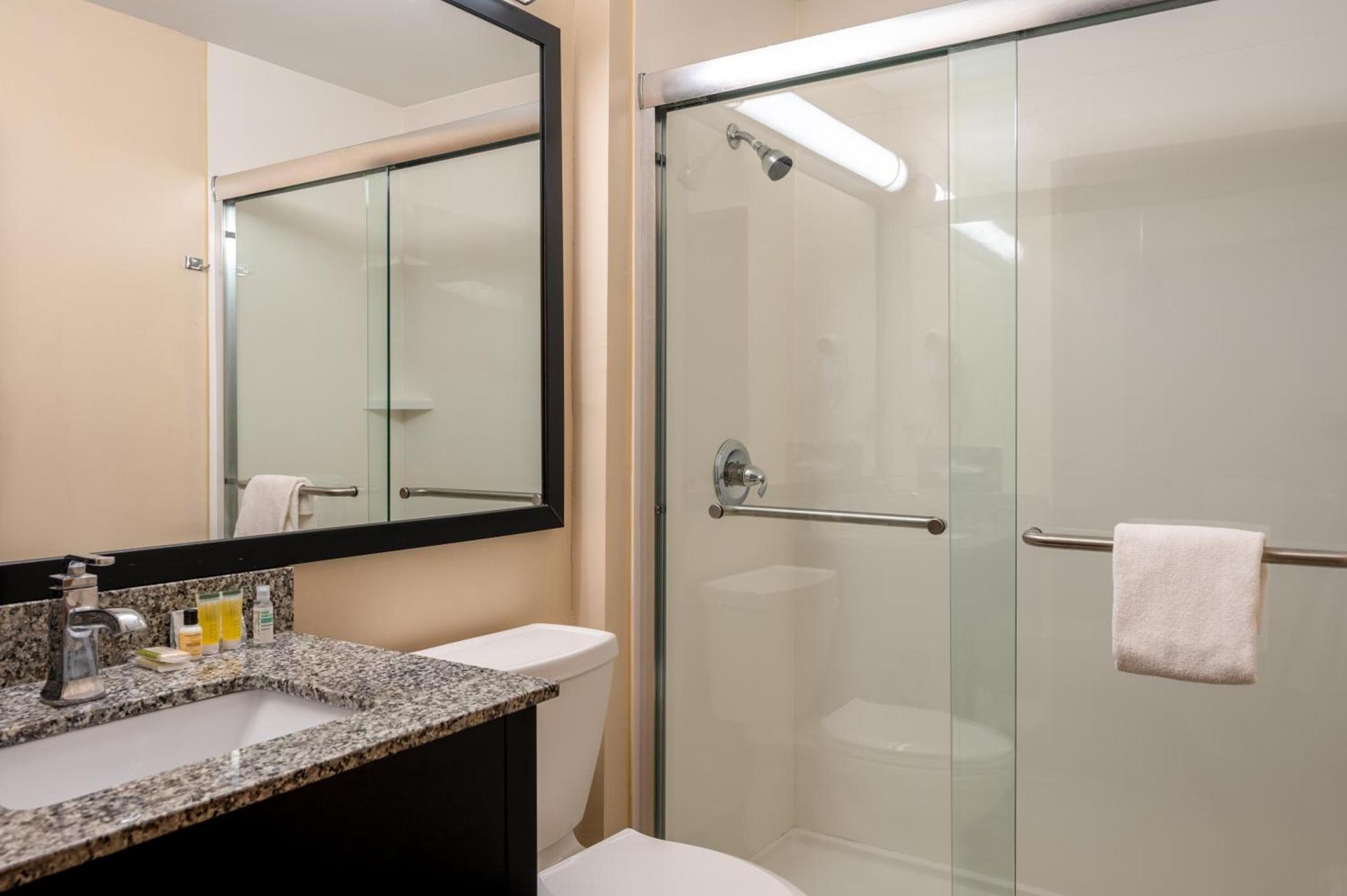 Super 8 by Wyndham Columbus West photo 13