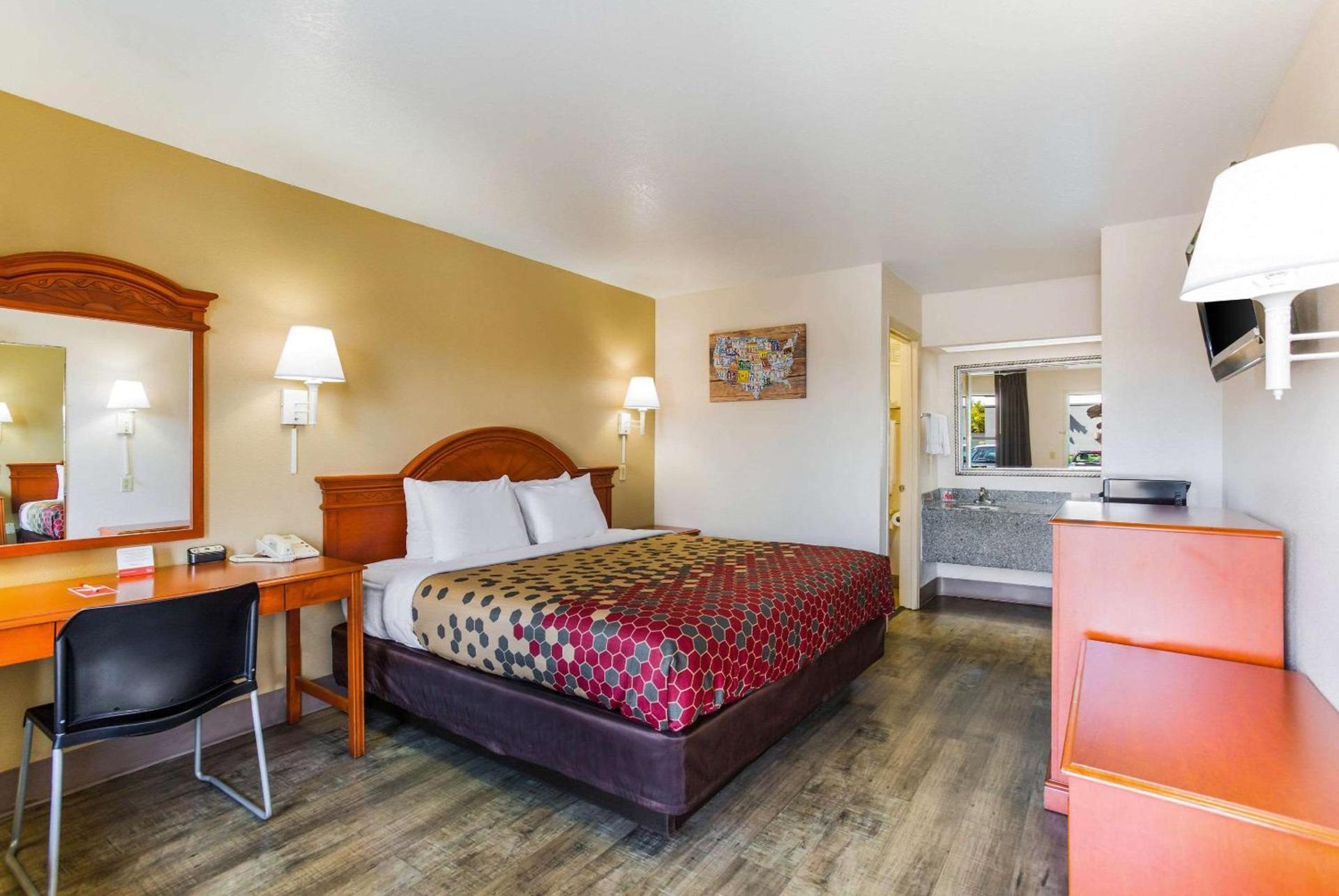 Econo Lodge Lebanon photo 10