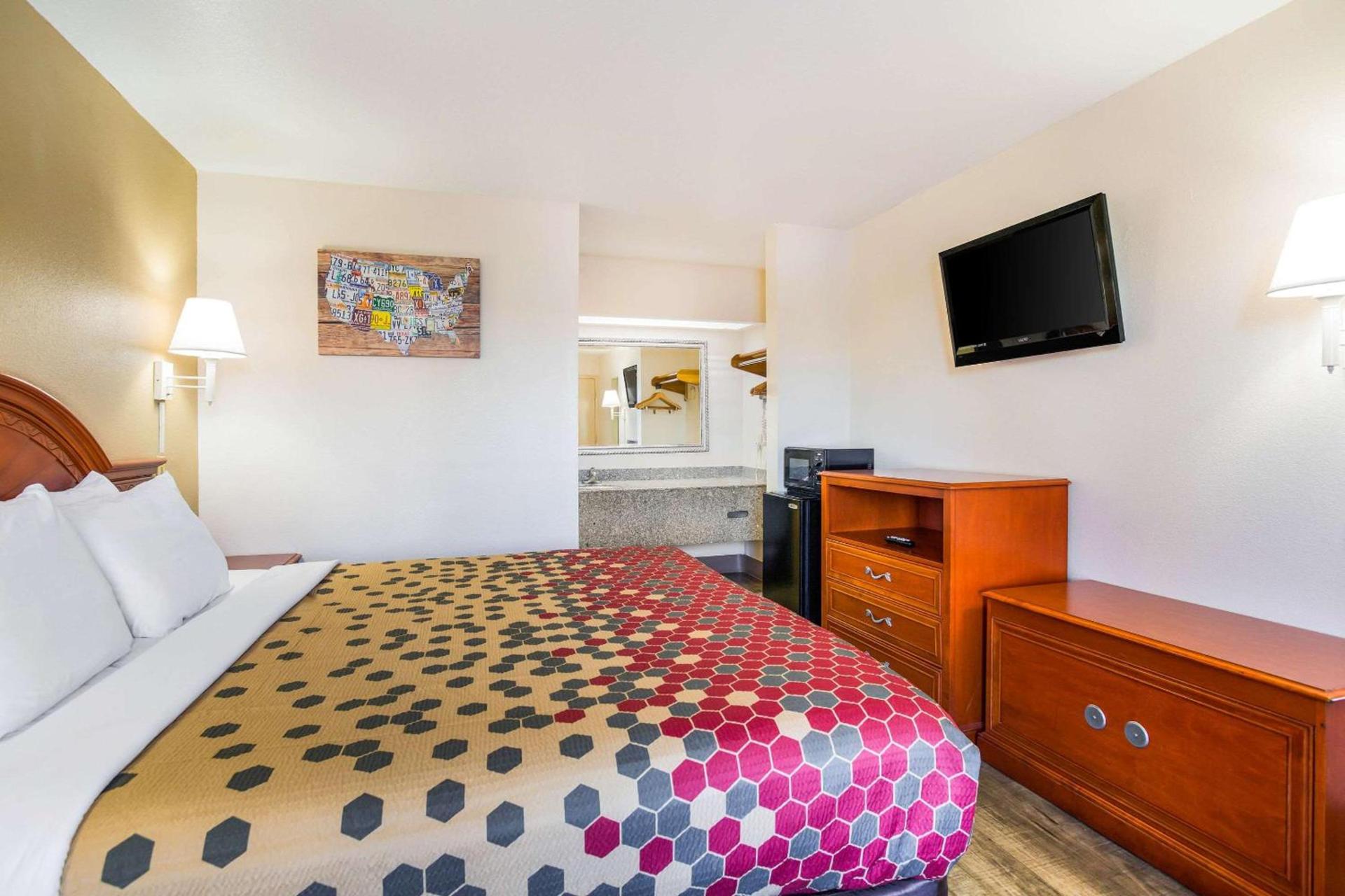 Econo Lodge Lebanon photo 11