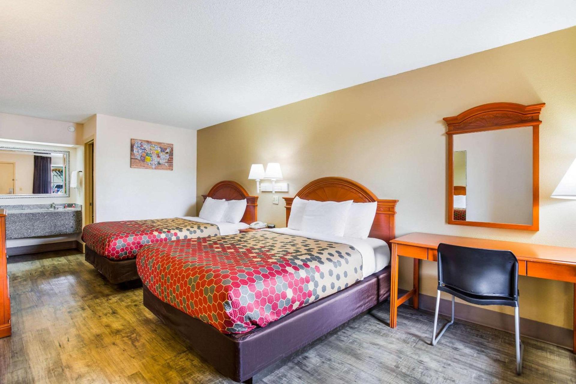 Econo Lodge Lebanon photo 12