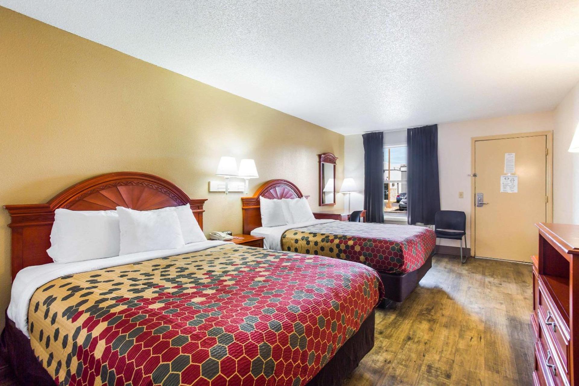 Econo Lodge Lebanon photo 14