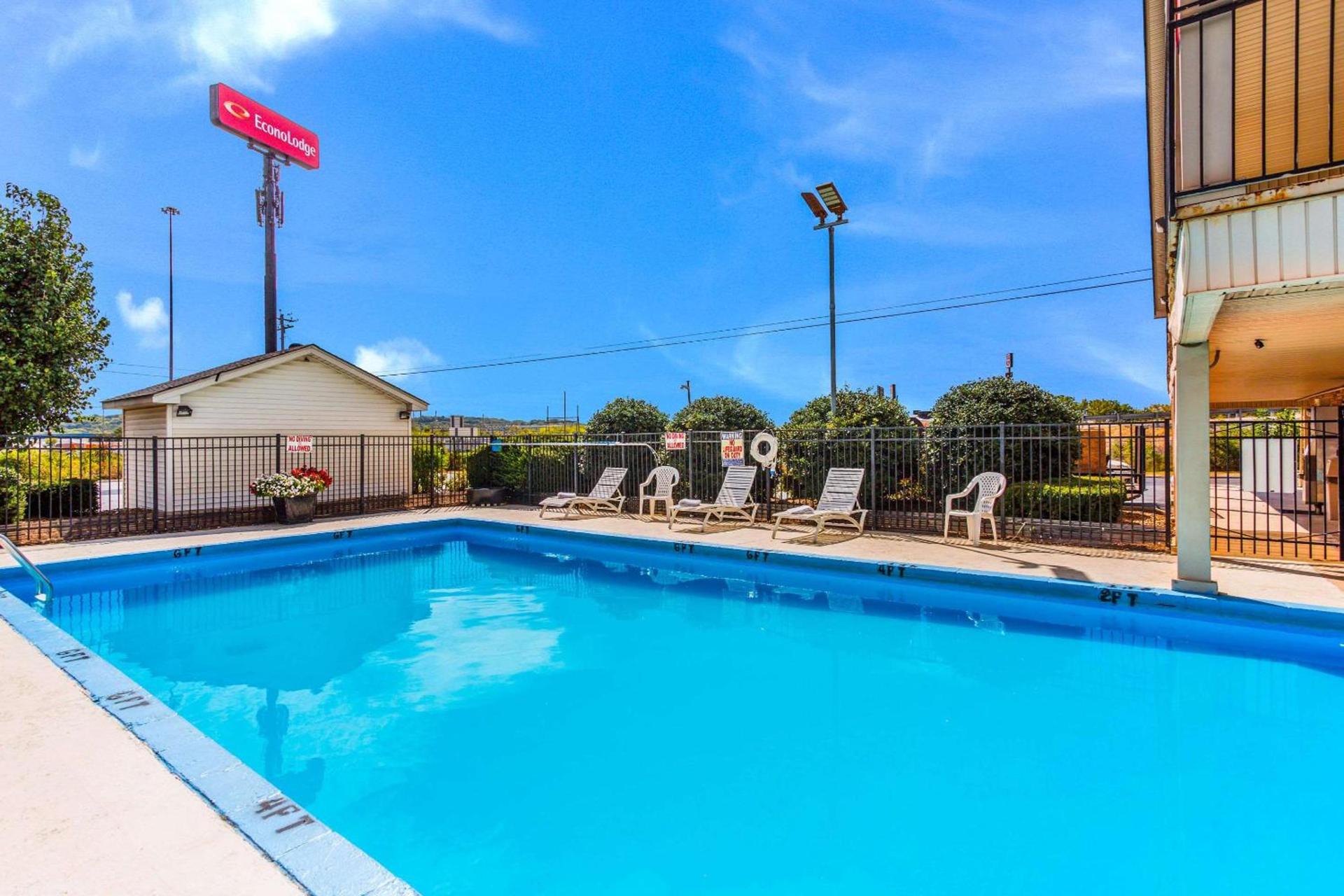 Econo Lodge Lebanon photo 17