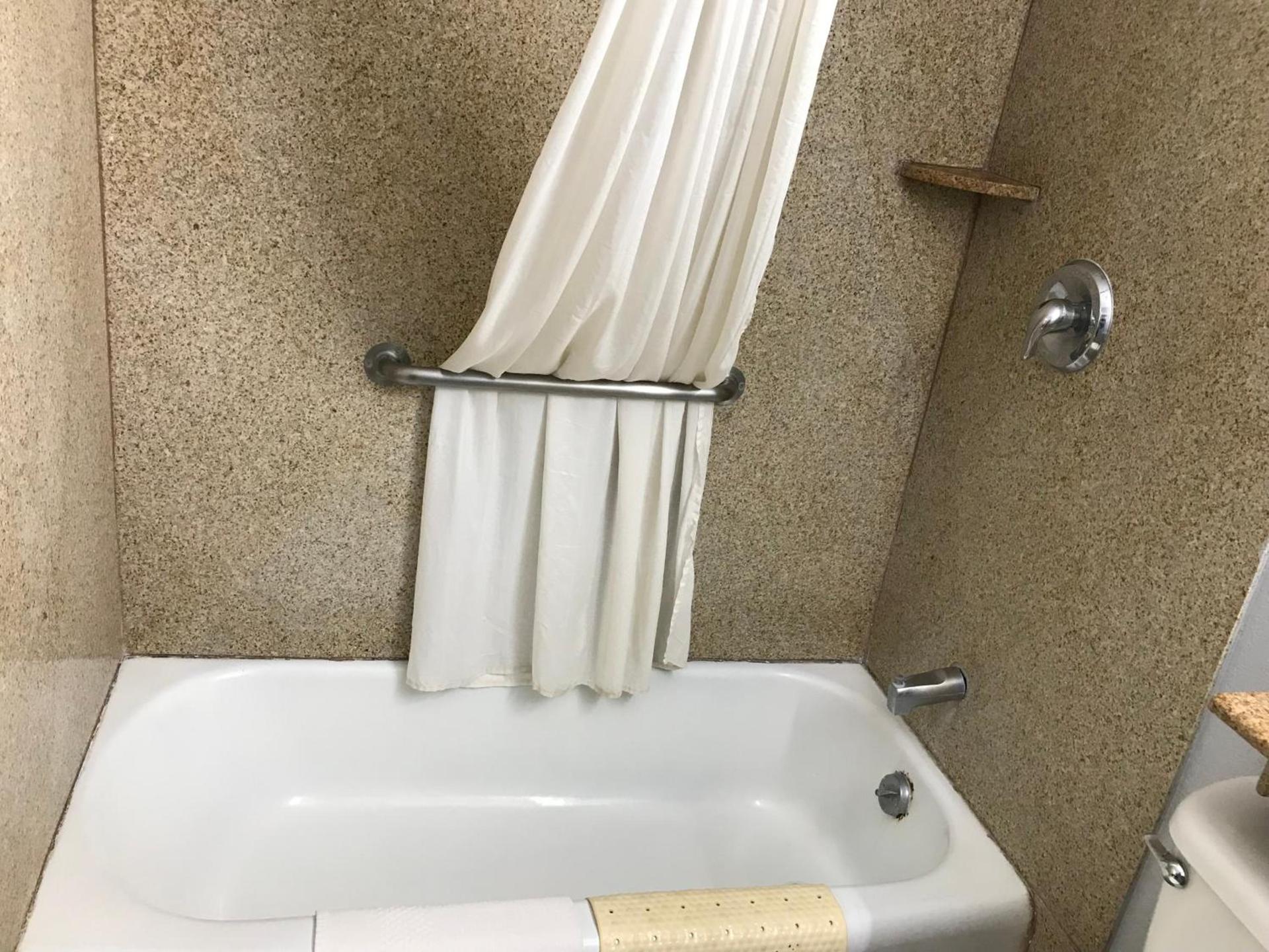 Budget Inn Plainview photo 8