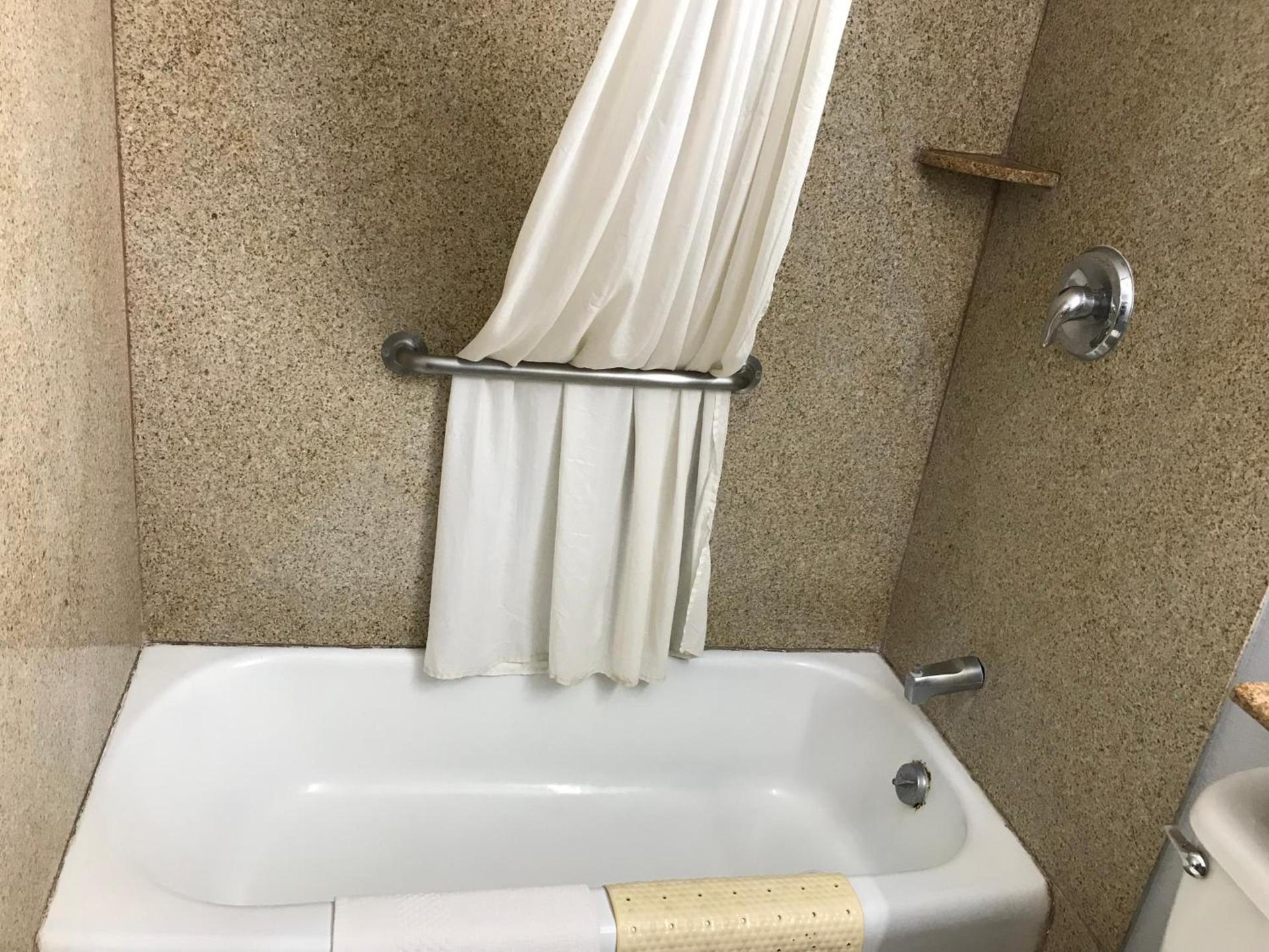 Budget Inn Plainview photo 9