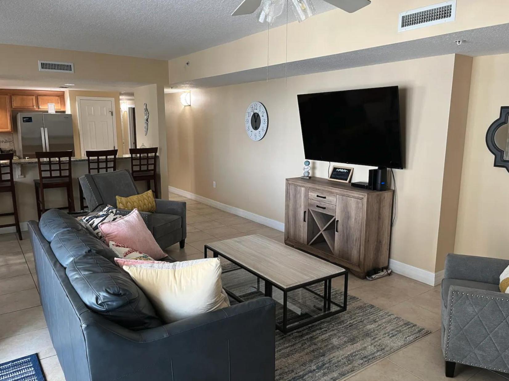 Opus Condominiums photo 19