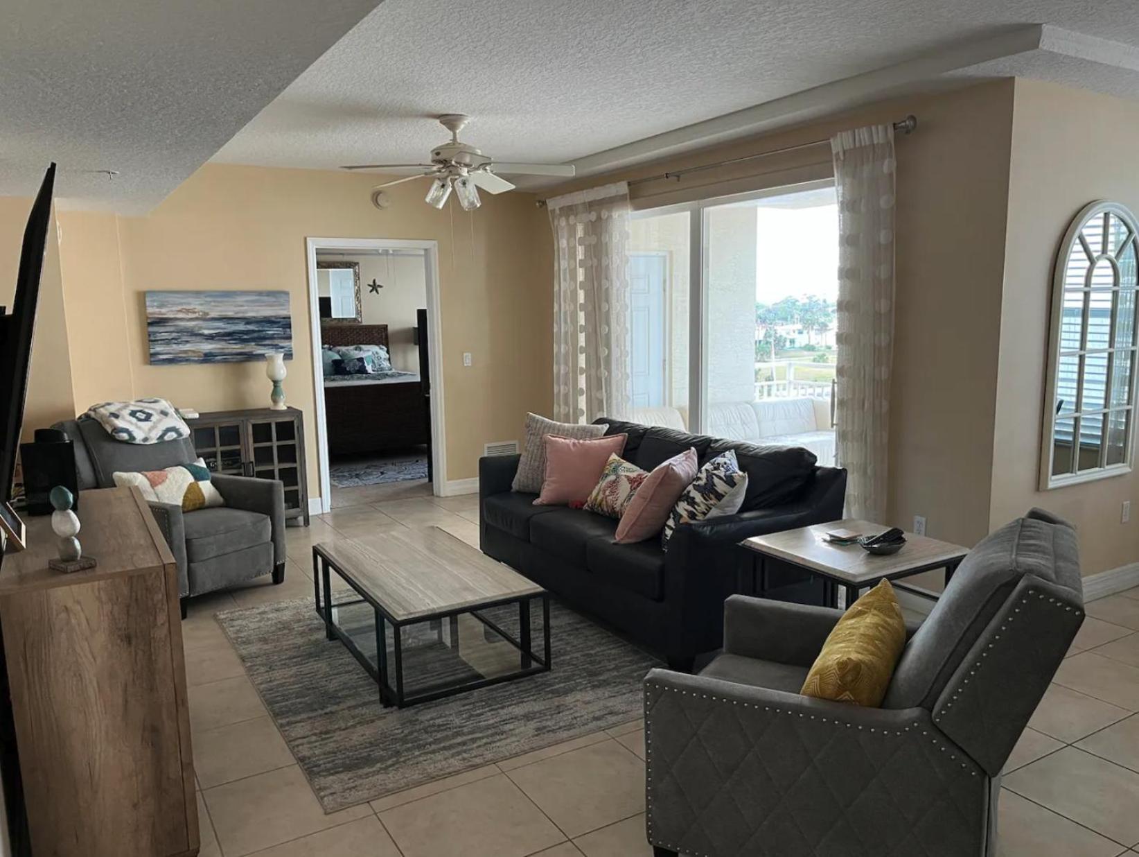 Opus Condominiums photo 54