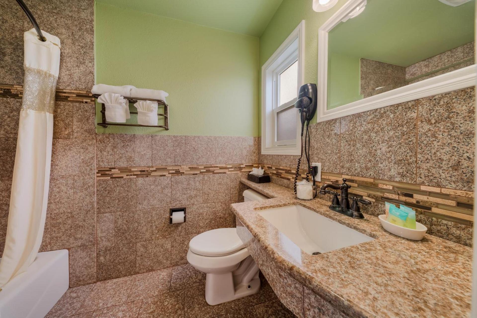 Carmel Inn & Suites photo 13