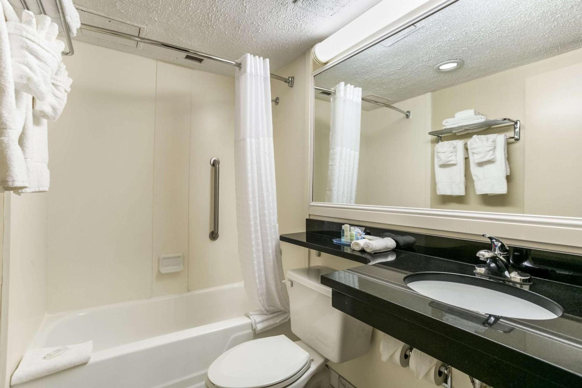 Clarion Hotel BWI Airport Arundel Mills photo 15
