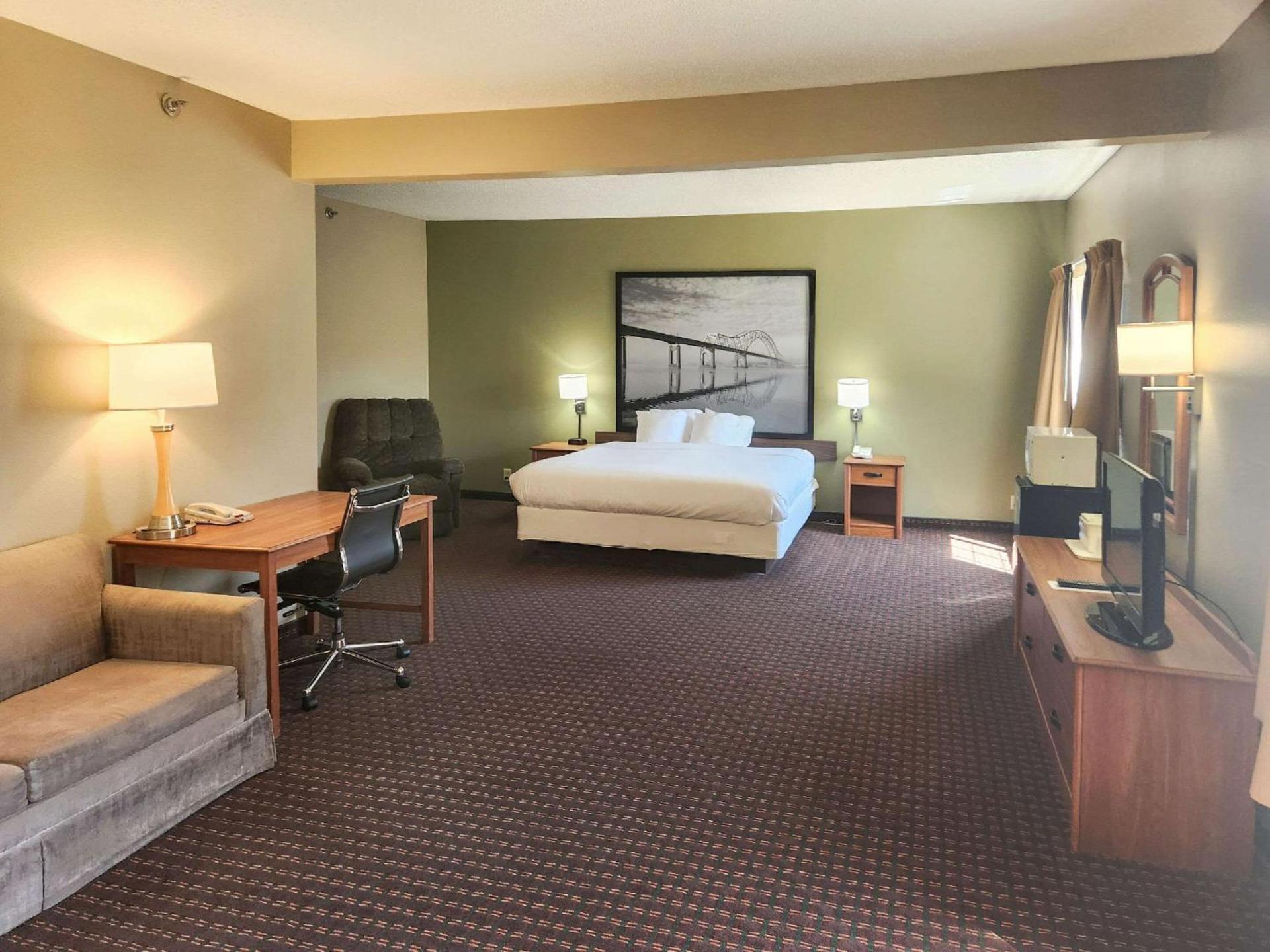 MainStay Suites LeClaire - Quad Cities photo 4