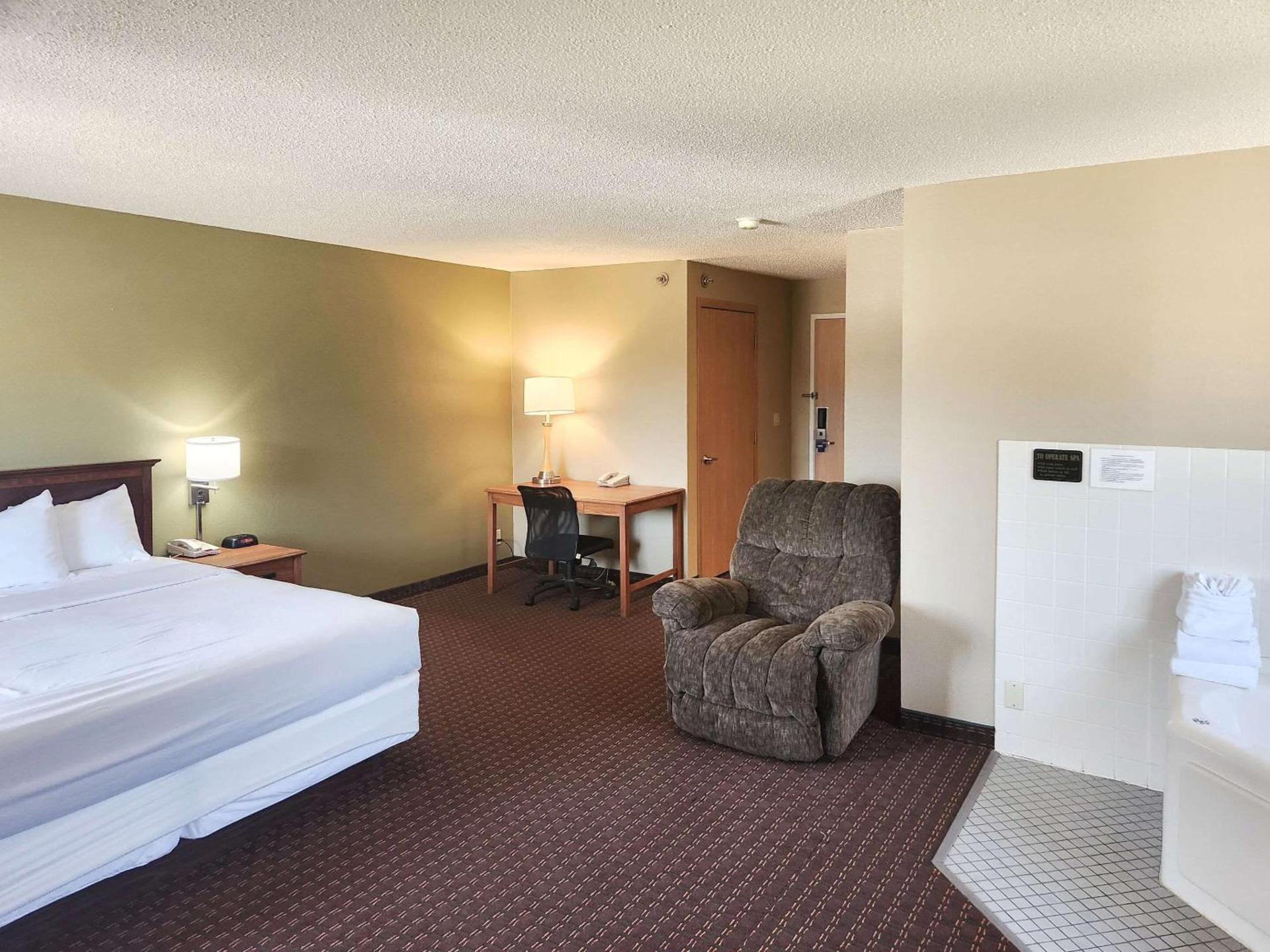 MainStay Suites LeClaire - Quad Cities photo 6