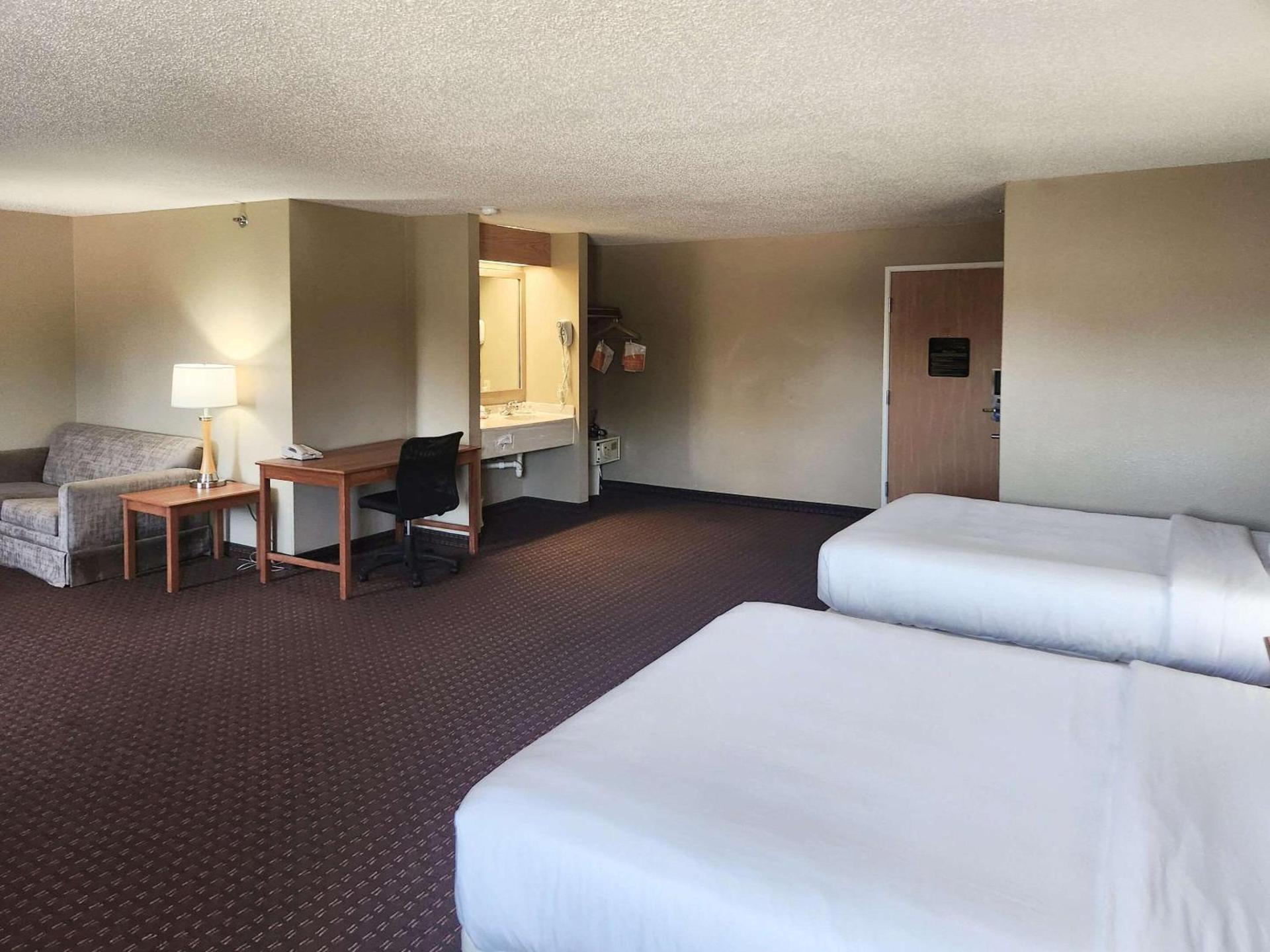 MainStay Suites LeClaire - Quad Cities photo 8