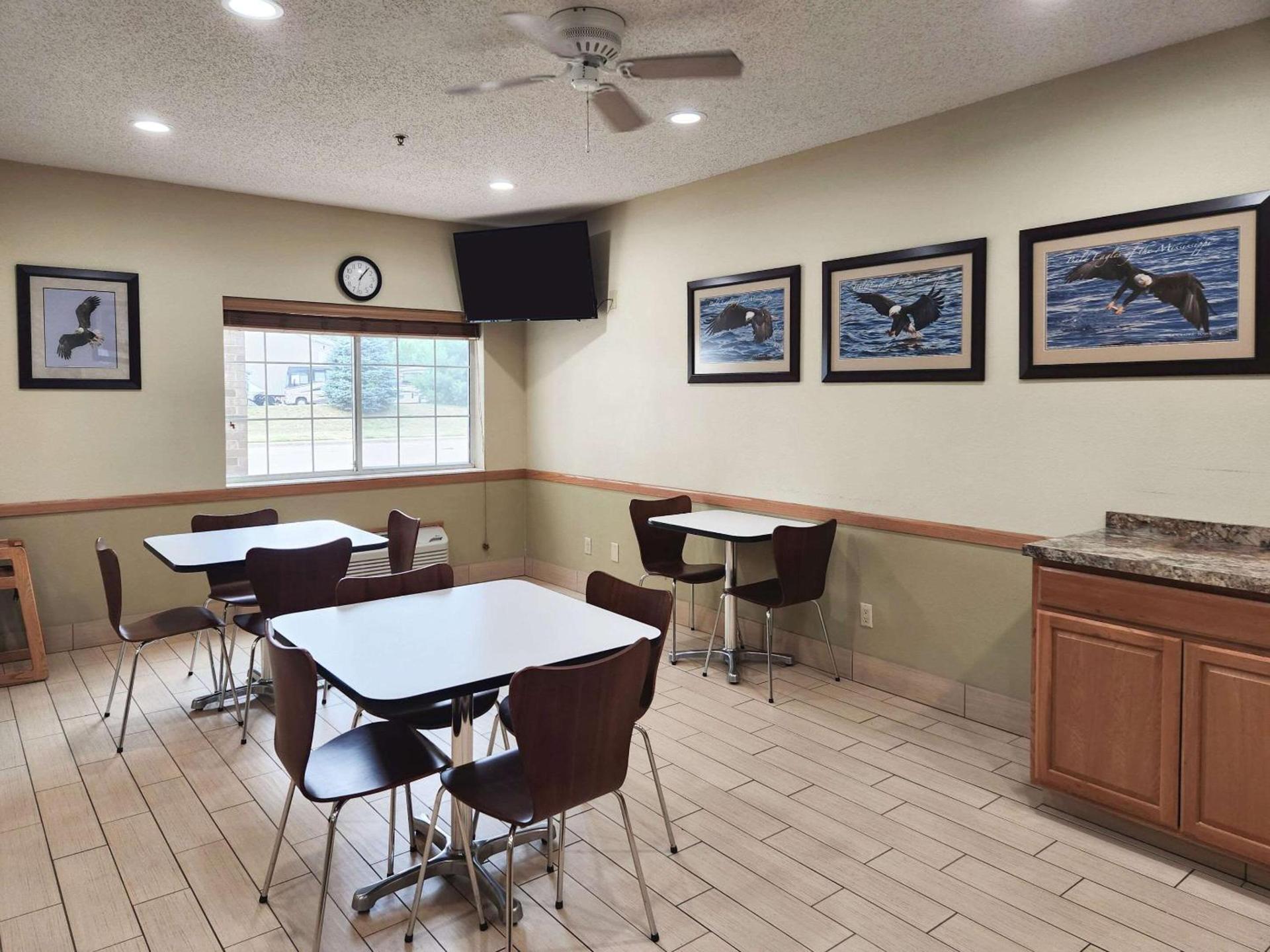 MainStay Suites LeClaire - Quad Cities photo 11