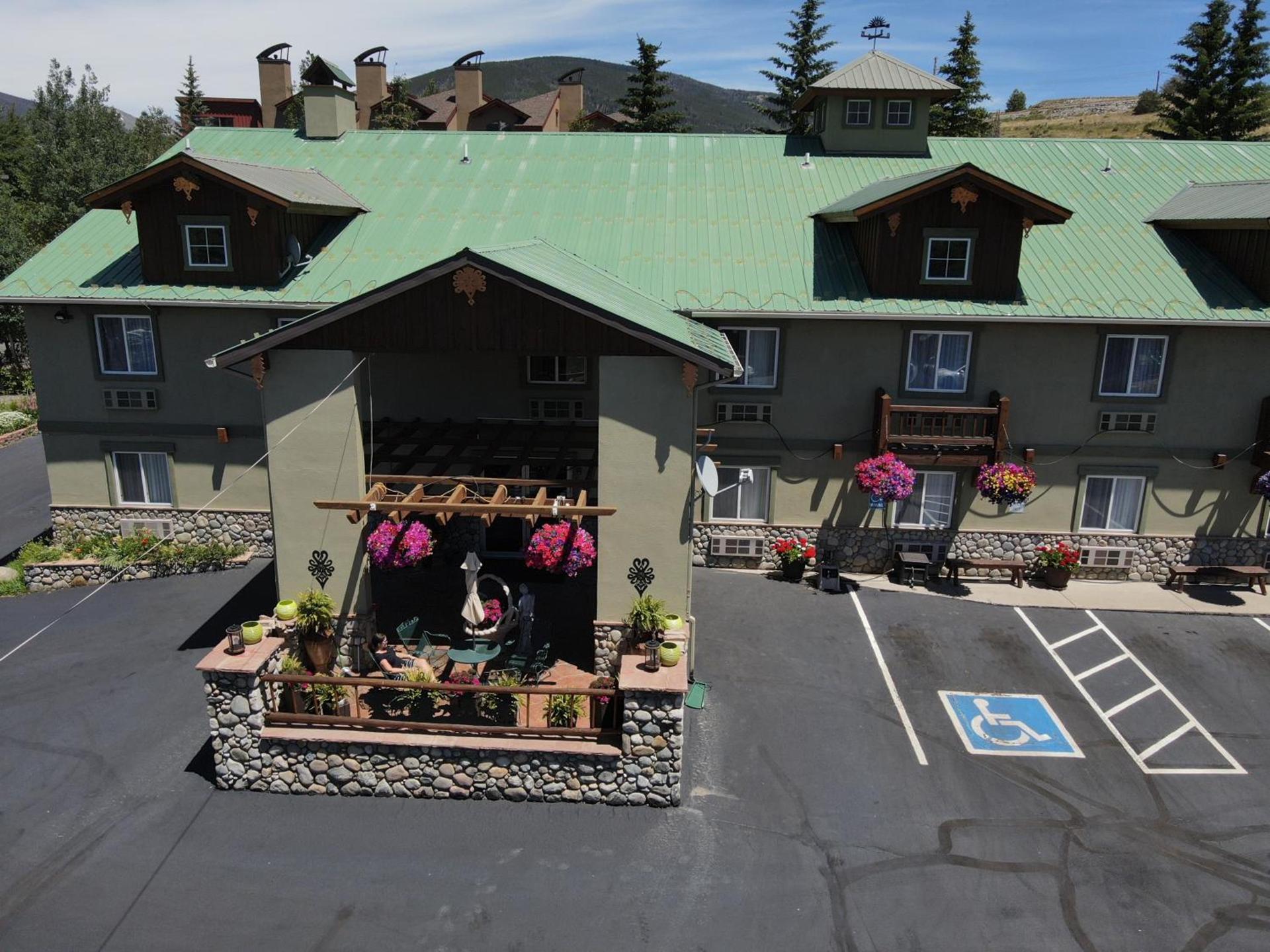 Dillon Inn photo 20