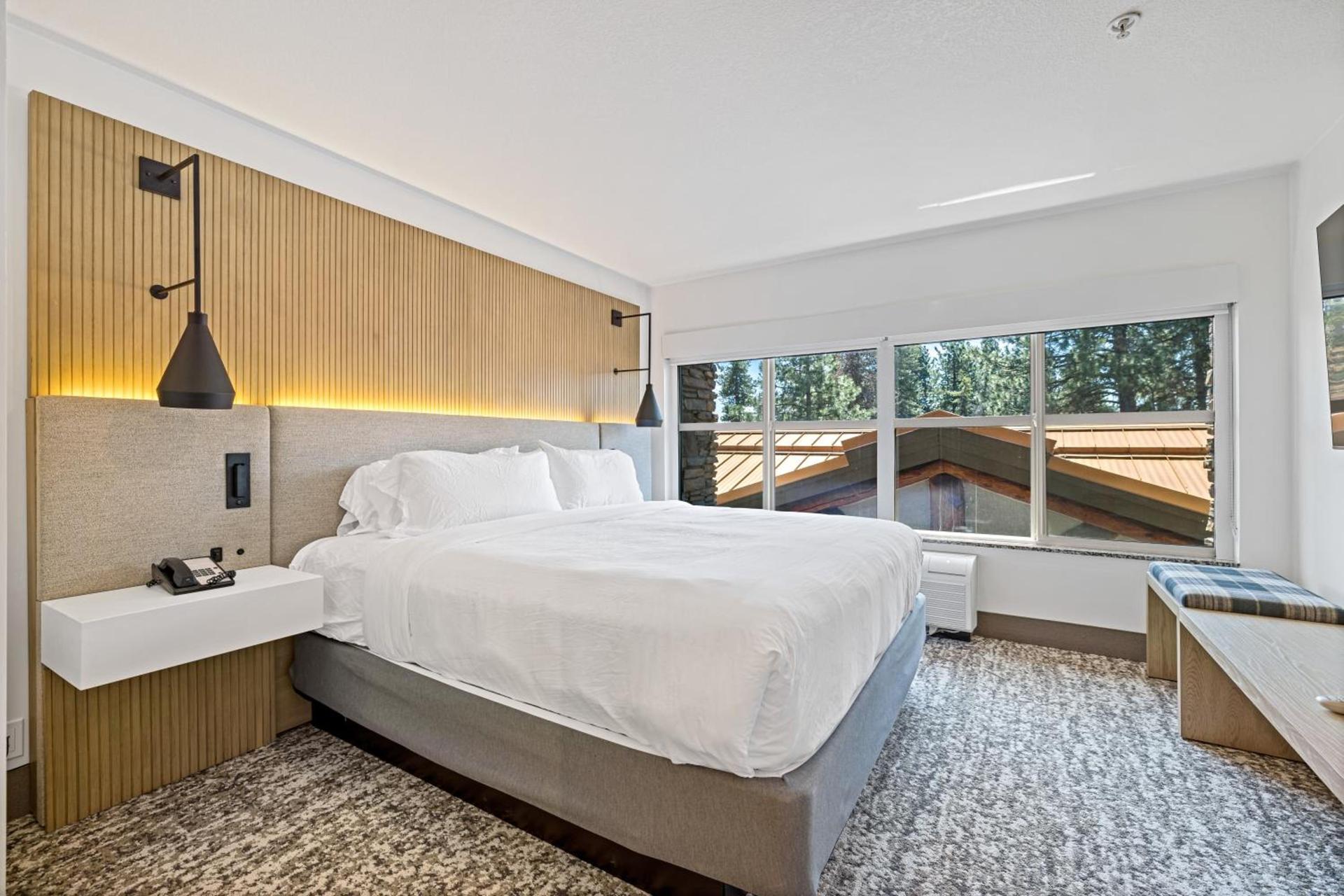 The Evergreen Hotel photo 8