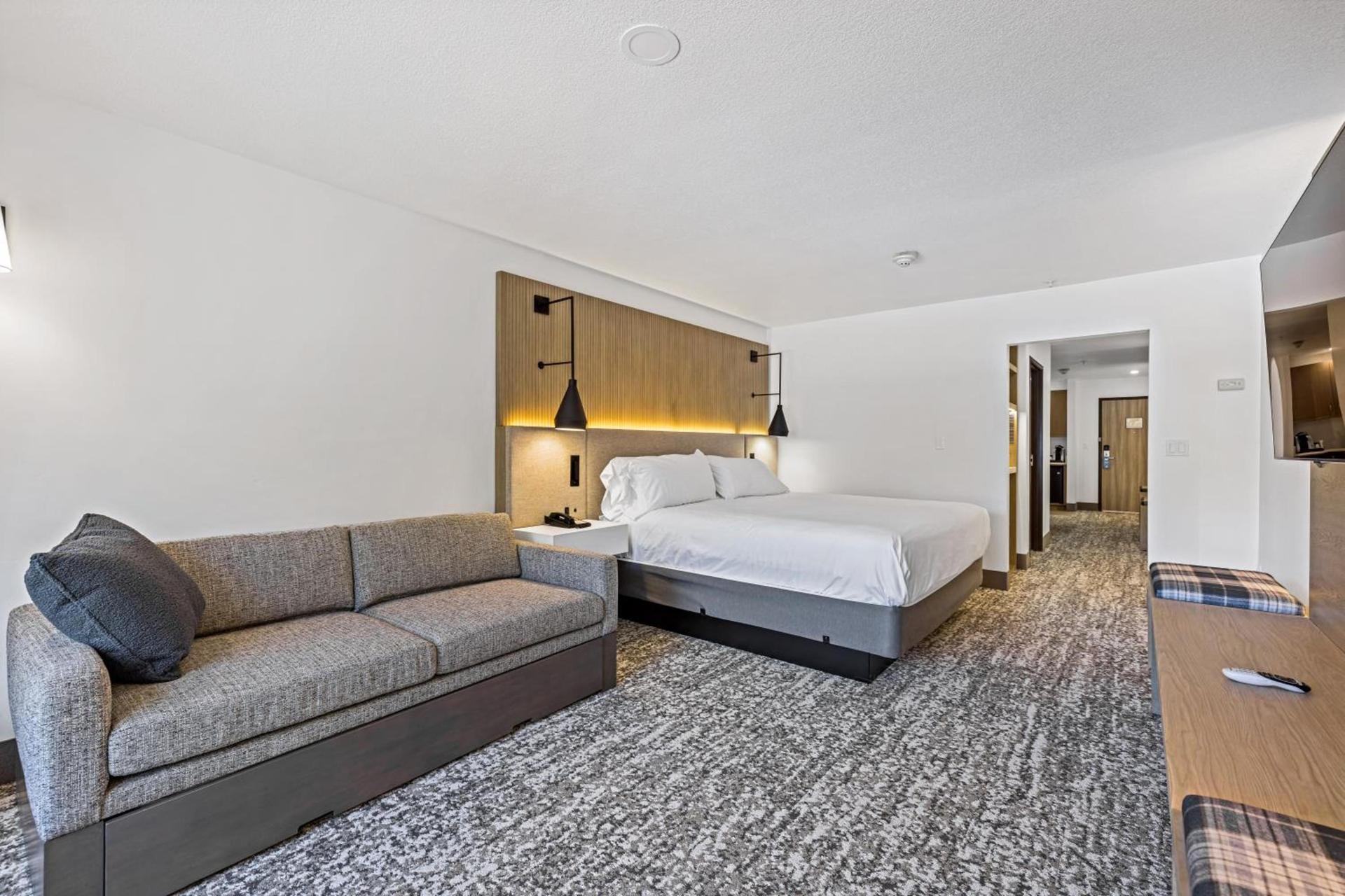 The Evergreen Hotel photo 18