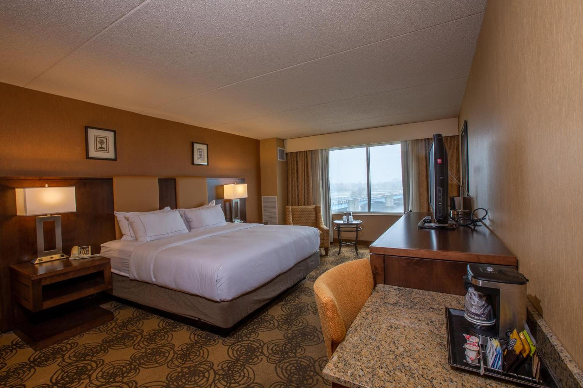 DoubleTree by Hilton Bay City - Riverfront photo 73