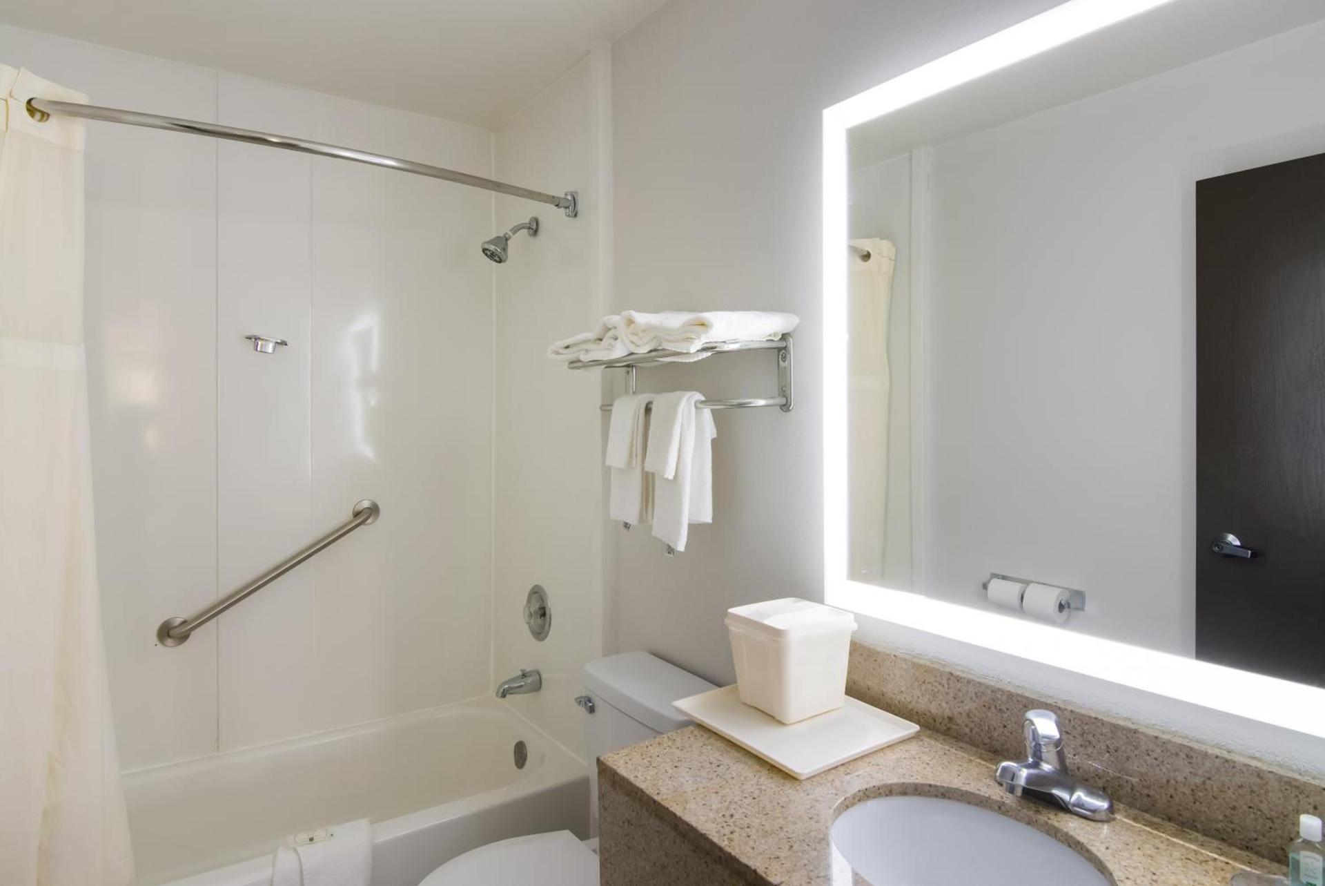 Quality Inn Aurora - Naperville Area photo 38