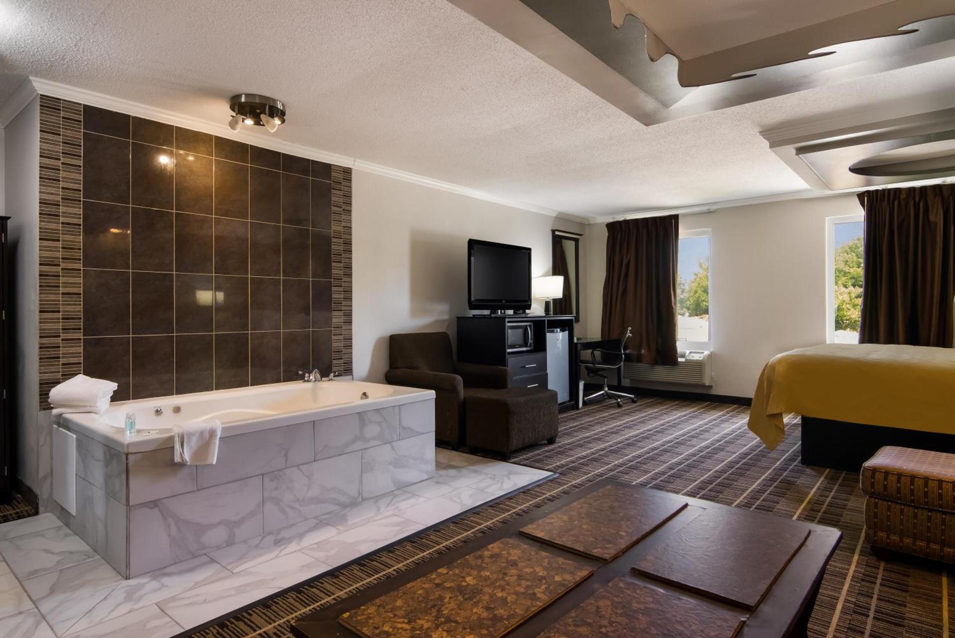 Quality Inn Aurora - Naperville Area photo 60
